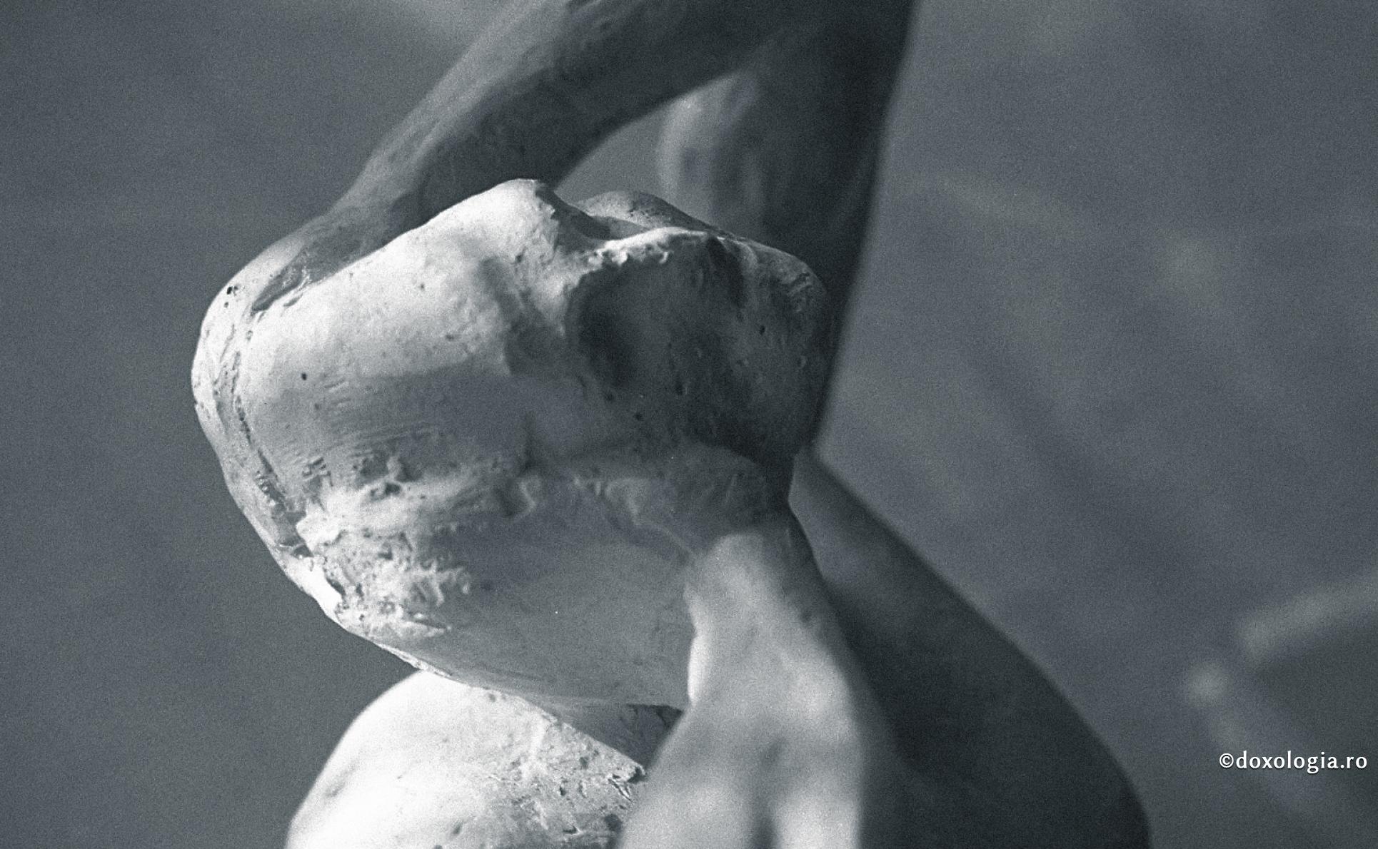 Chiar și cea mai gravă cădere a copiilor nu trebuie să-i ducă la deznădejde pe părinți / Foto: Oana Nechifor statuie