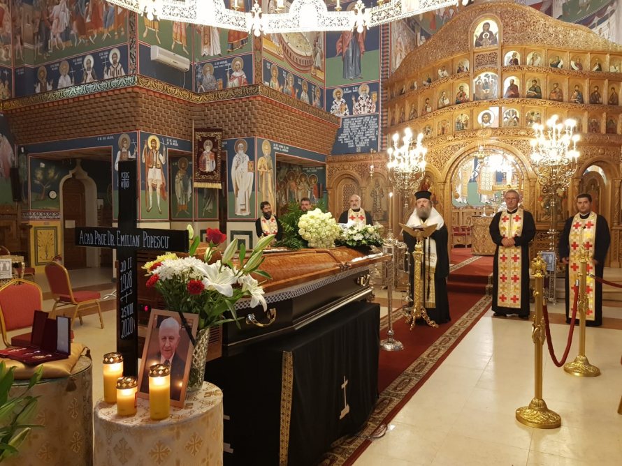 Foto: Valentin Ivan Acad. Emilian Popescu a fost depus în Biserica „Sfânta Vineri”