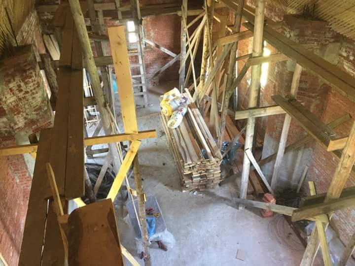 Comunitatea din satul Curagău are nevoie de ajutor pentru a continua lucrările de construcție a bisericii