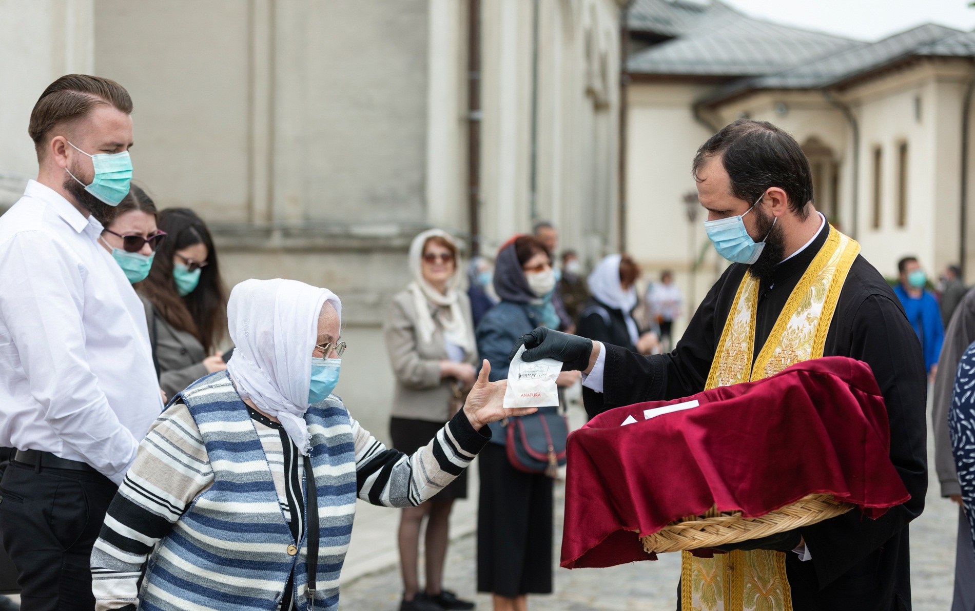 Părintele Patriarh Daniel: „Filantropia bisericească s-a născut din Evanghelie şi Liturghie”