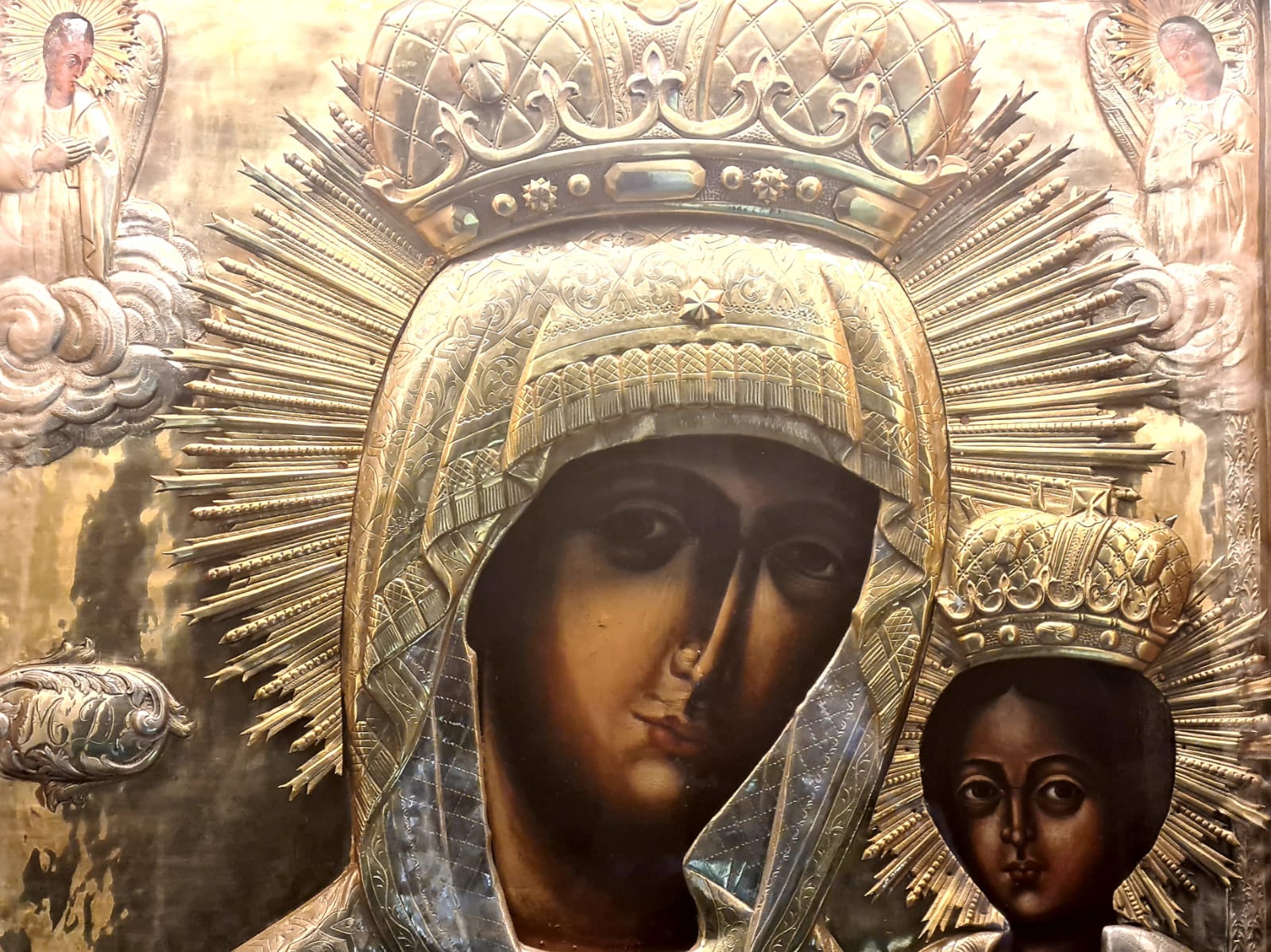 Maica Domnului „cu două guri”