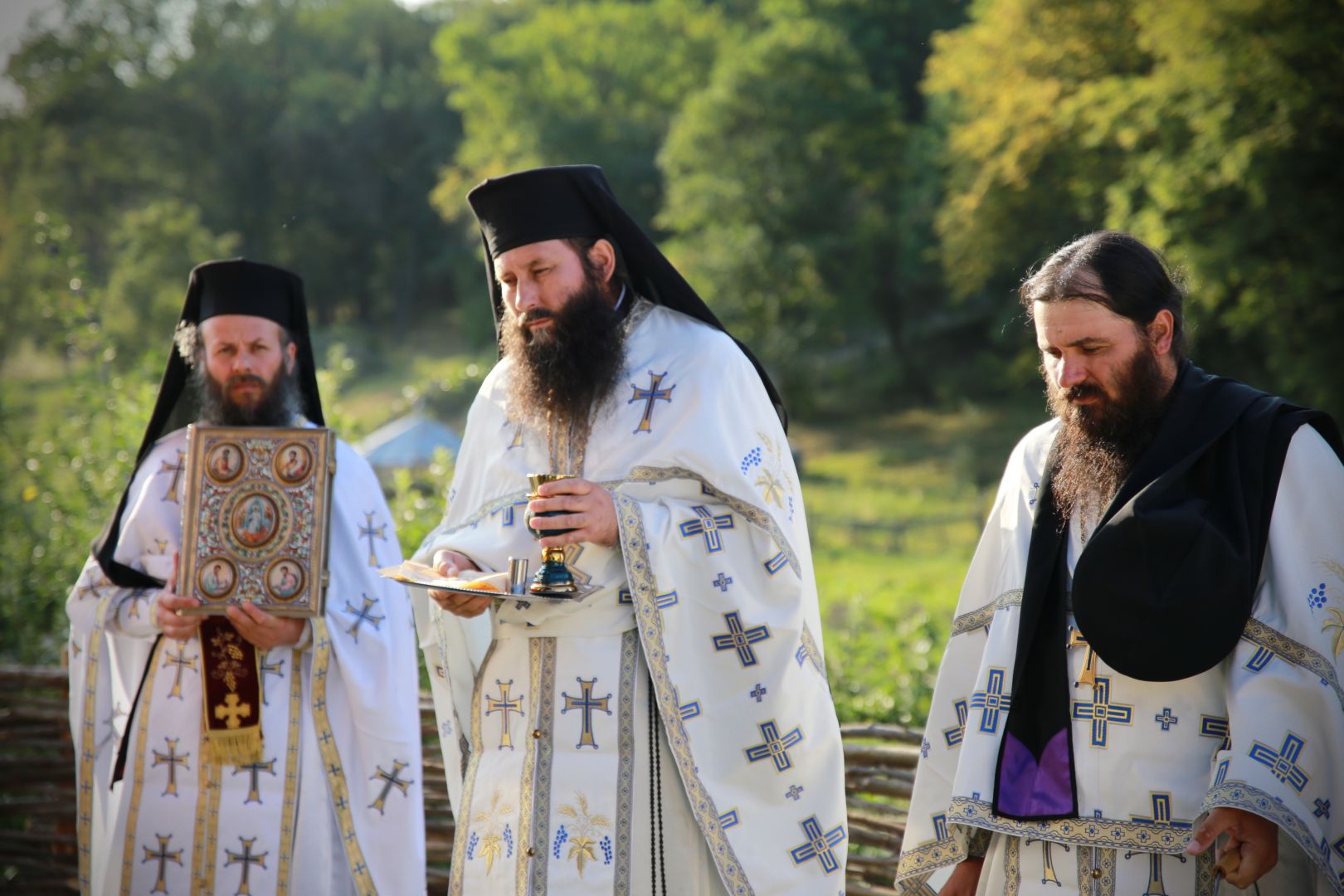 Slujire arhierească la Mănăstirea Cozancea: „Maica Domnului este cinstită ca o prezență permanentă”