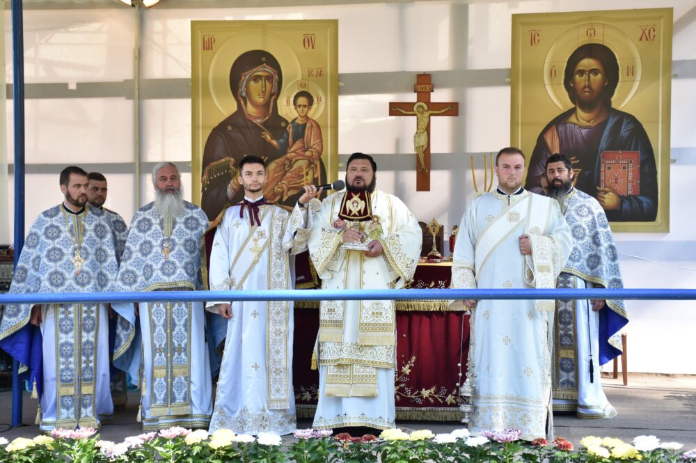 PS Petroniu, către pelerinii de la Nicula: „Să arătăm familiei că suntem mai buni după ce ne întoarcem de la mănăstire”