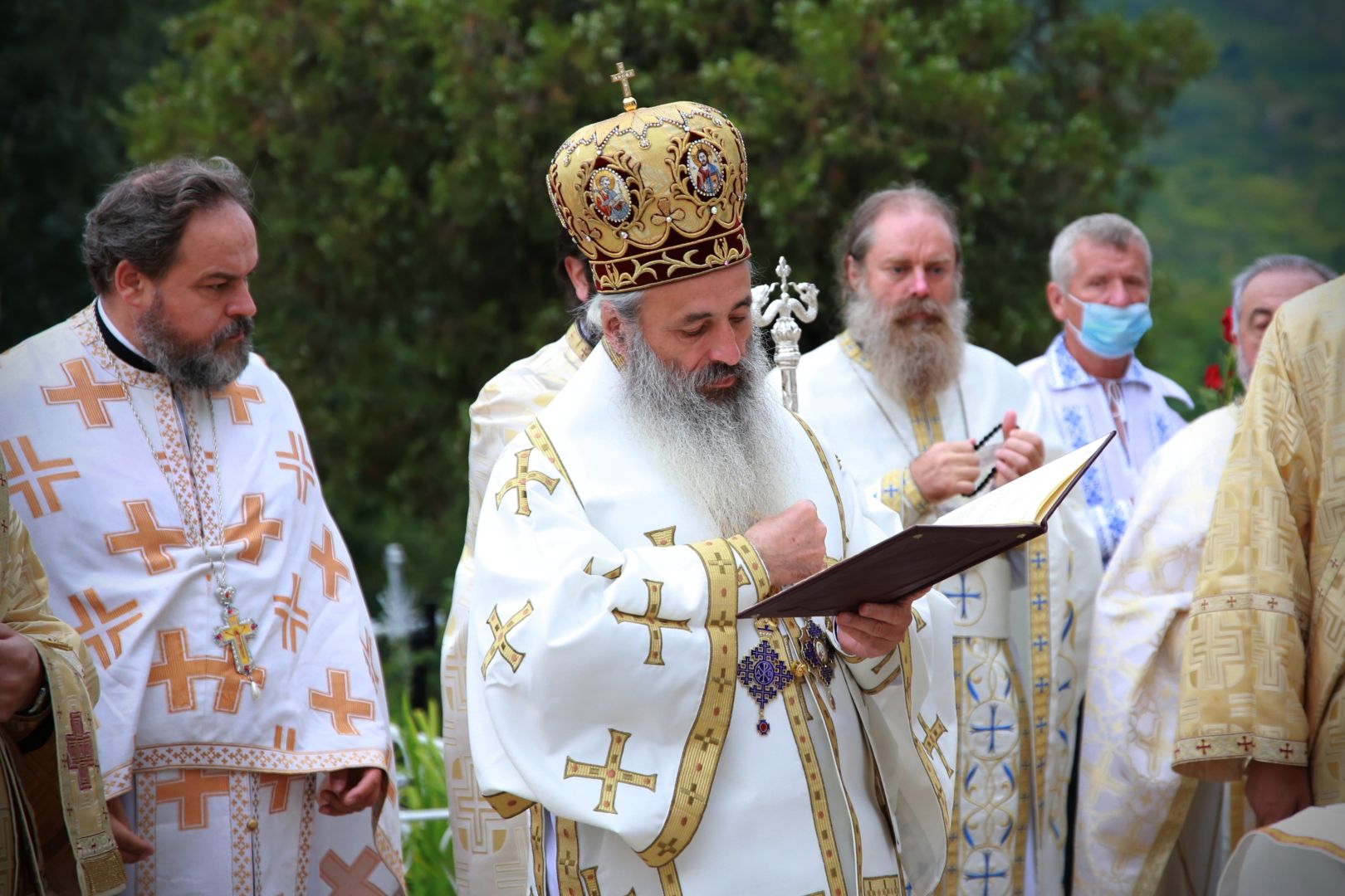 Biserica Parohiei Pocreaca, veche de peste 160 de ani, a fost resfințită