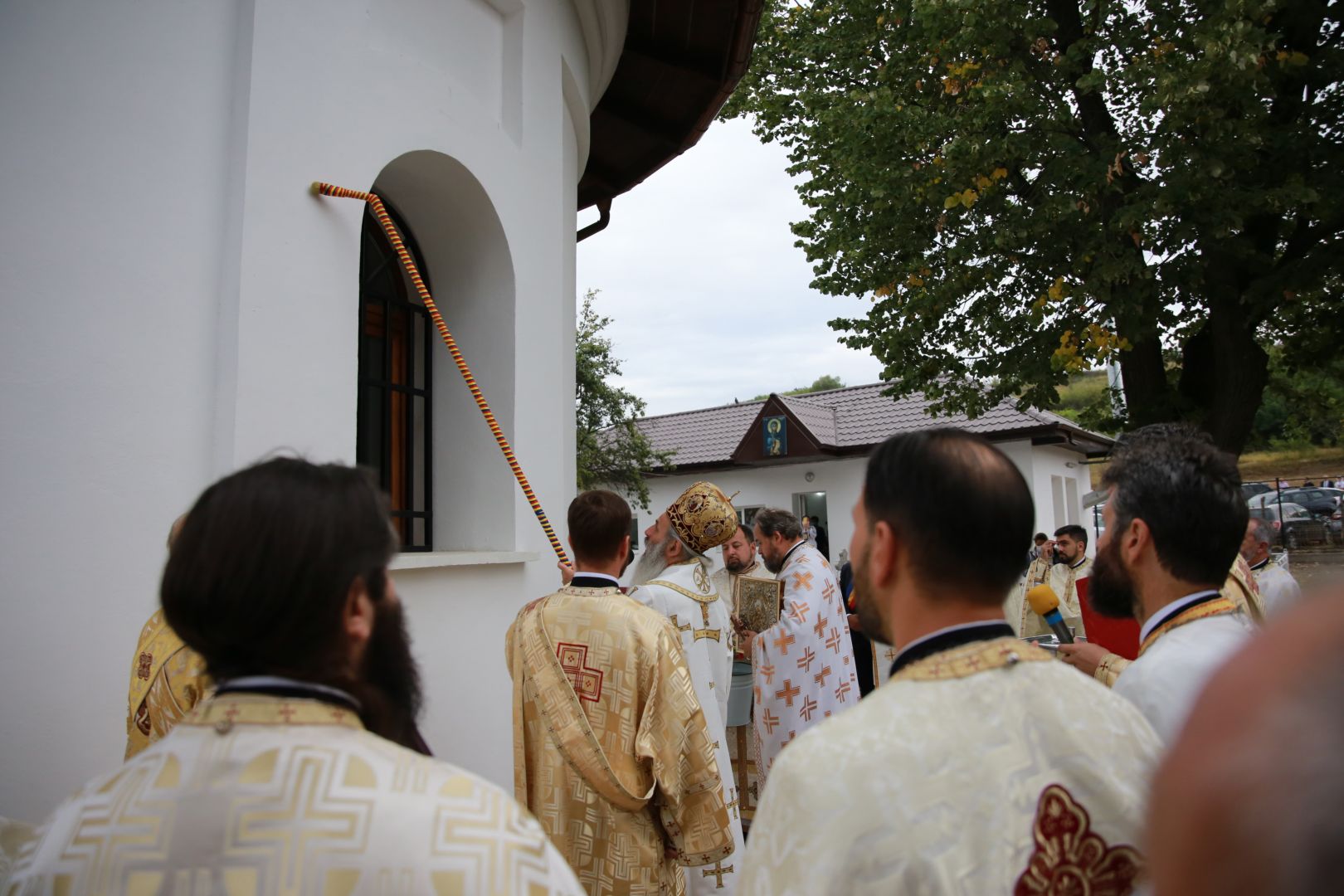 Biserica Parohiei Pocreaca, veche de peste 160 de ani, a fost resfințită