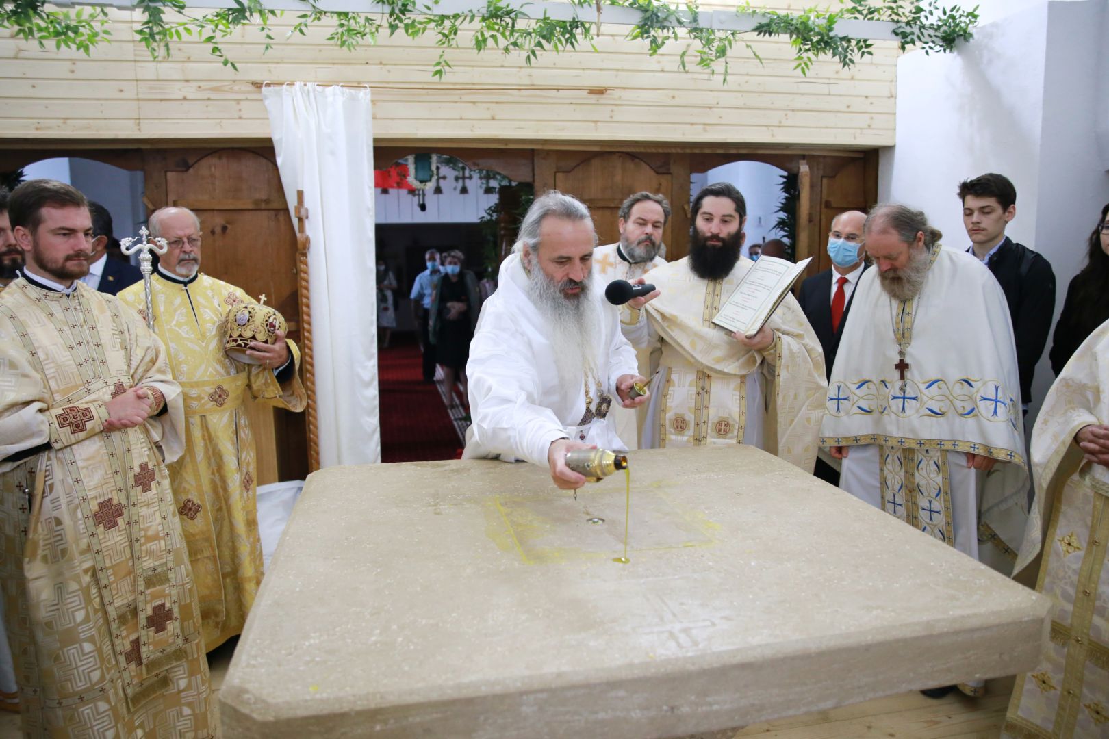 Biserica Parohiei Pocreaca, veche de peste 160 de ani, a fost resfințită