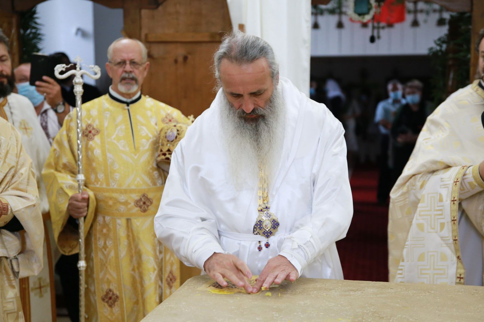 Biserica Parohiei Pocreaca, veche de peste 160 de ani, a fost resfințită