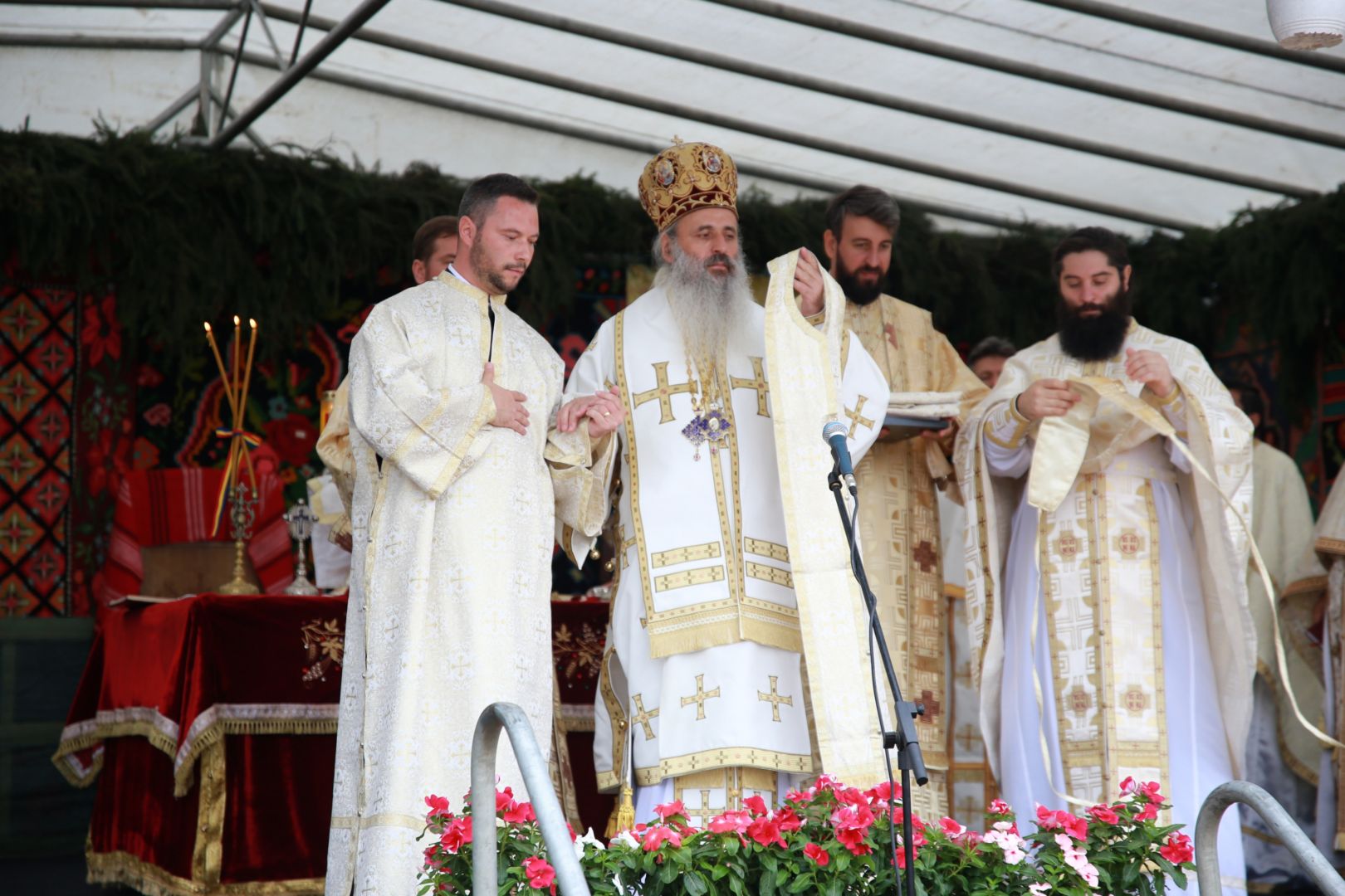 Biserica Parohiei Pocreaca, veche de peste 160 de ani, a fost resfințită