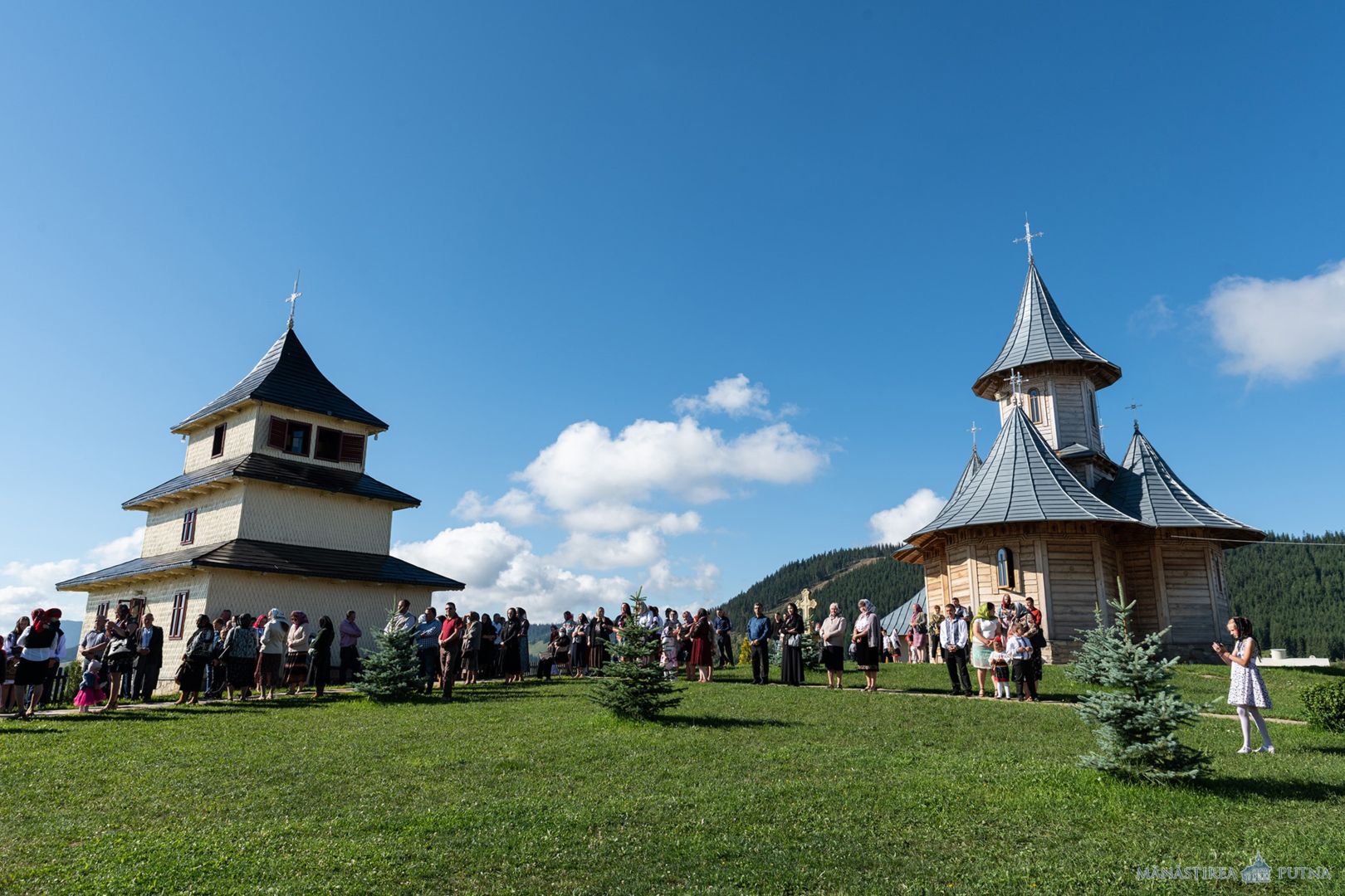 Slujbă arhierească la hramul Schitului Salaş