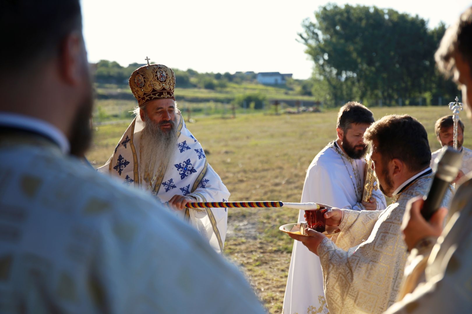 Părintele Mitropolit Teofan a sfințit biserica cimitirului din localitatea Valea Adâncă