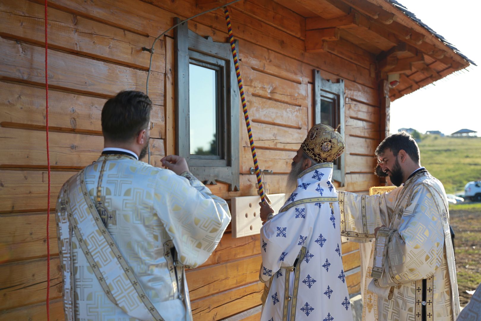 Părintele Mitropolit Teofan a sfințit biserica cimitirului din localitatea Valea Adâncă