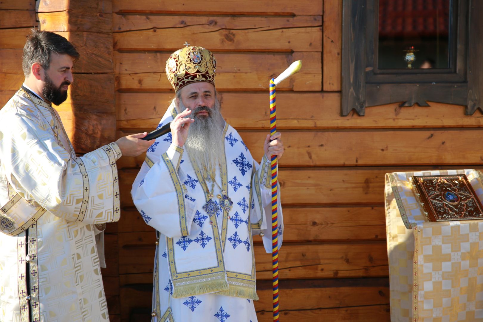 Părintele Mitropolit Teofan a sfințit biserica cimitirului din localitatea Valea Adâncă