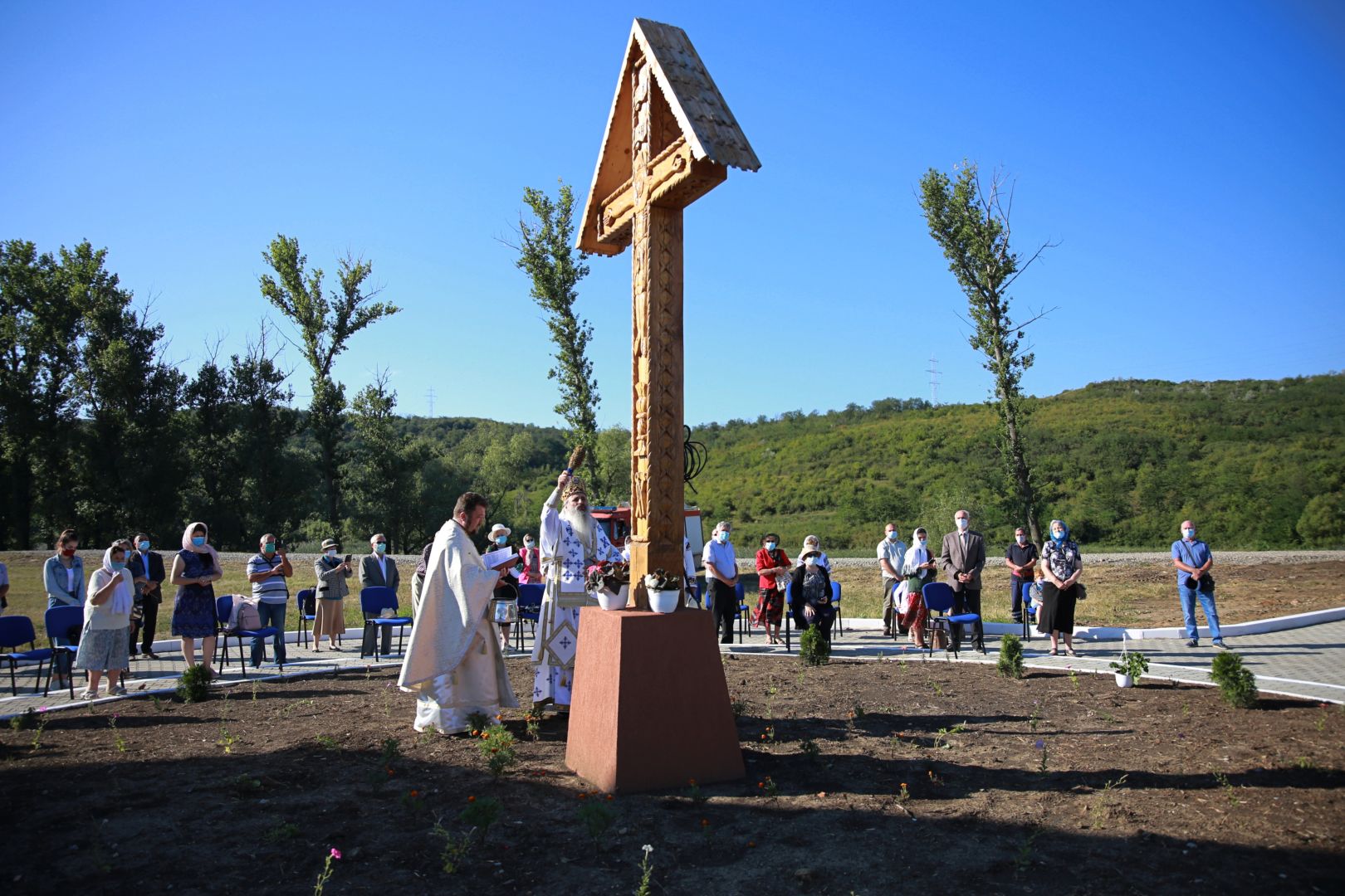 Părintele Mitropolit Teofan a sfințit biserica cimitirului din localitatea Valea Adâncă