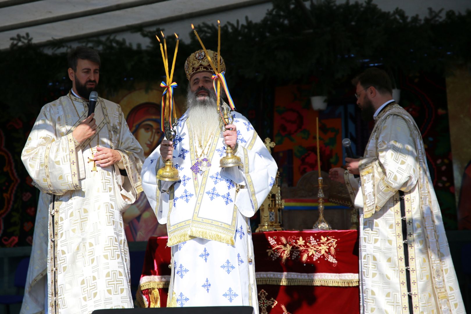 Părintele Mitropolit Teofan a sfințit biserica cimitirului din localitatea Valea Adâncă