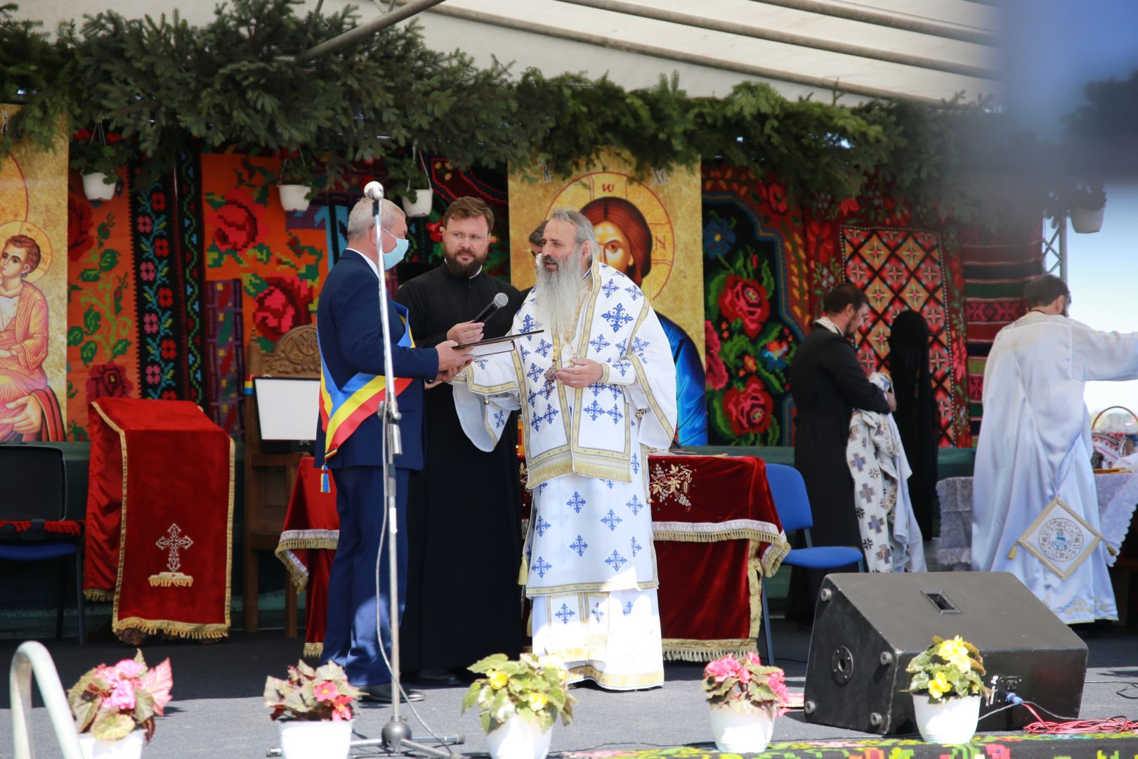 Părintele Mitropolit Teofan a sfințit biserica cimitirului din localitatea Valea Adâncă