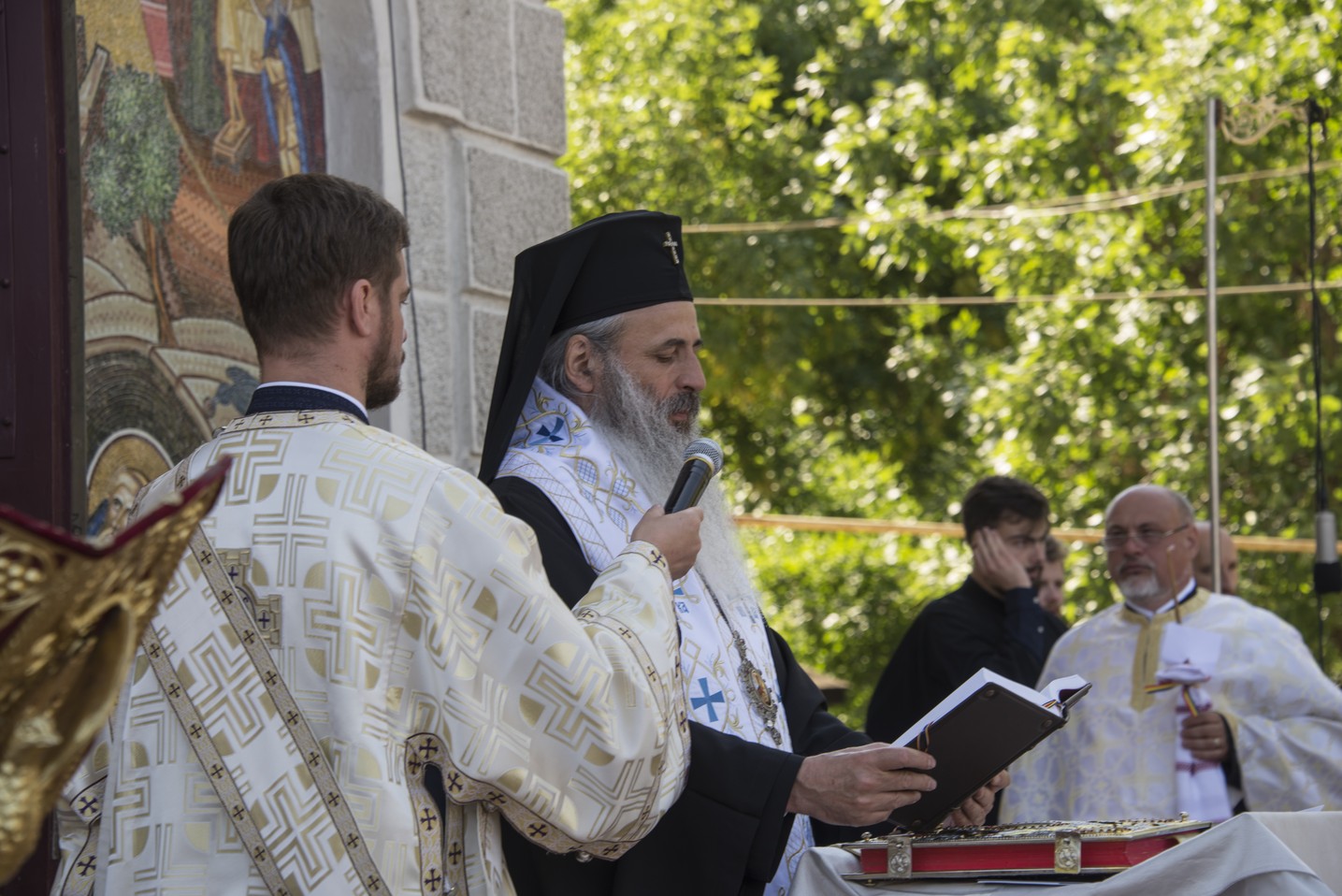 IPS Mitropolit Teofan: „Sub egida mărturisirii că Hristos a înviat, știm că Ilie Gabriel nu a murit, ci doarme”