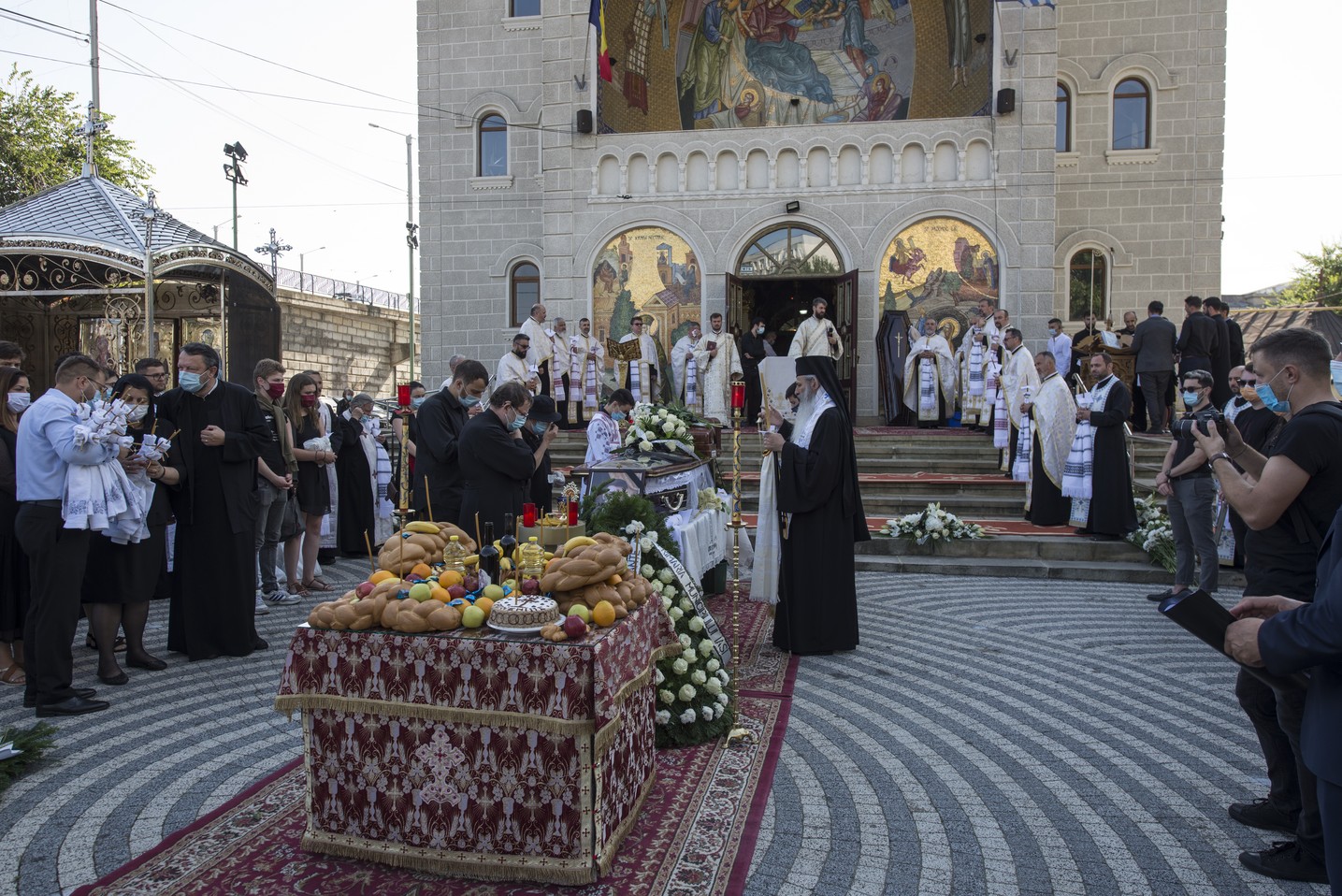 IPS Mitropolit Teofan: „Sub egida mărturisirii că Hristos a înviat, știm că Ilie Gabriel nu a murit, ci doarme”