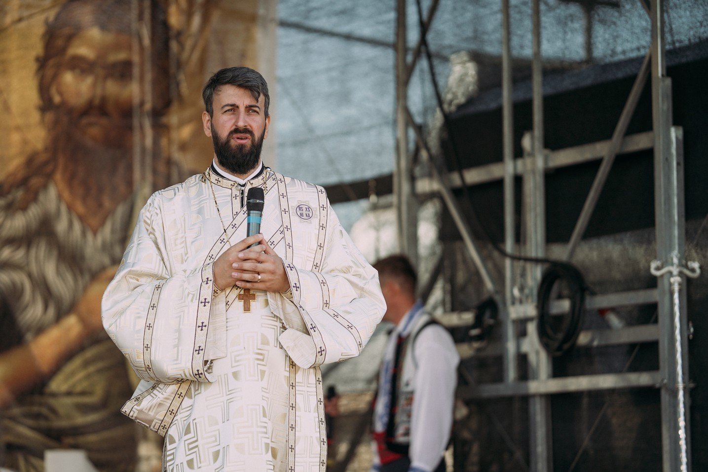 foto: Adrian Sârbu Un nou centru parohial la Rădeni-Neamț: „Dumnezeu nu îl lasă pe omul care se afundă în întunericul vieții”