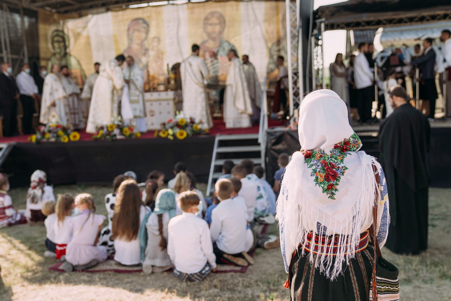 foto: Adrian Sârbu Un nou centru parohial la Rădeni-Neamț: „Dumnezeu nu îl lasă pe omul care se afundă în întunericul vieții”