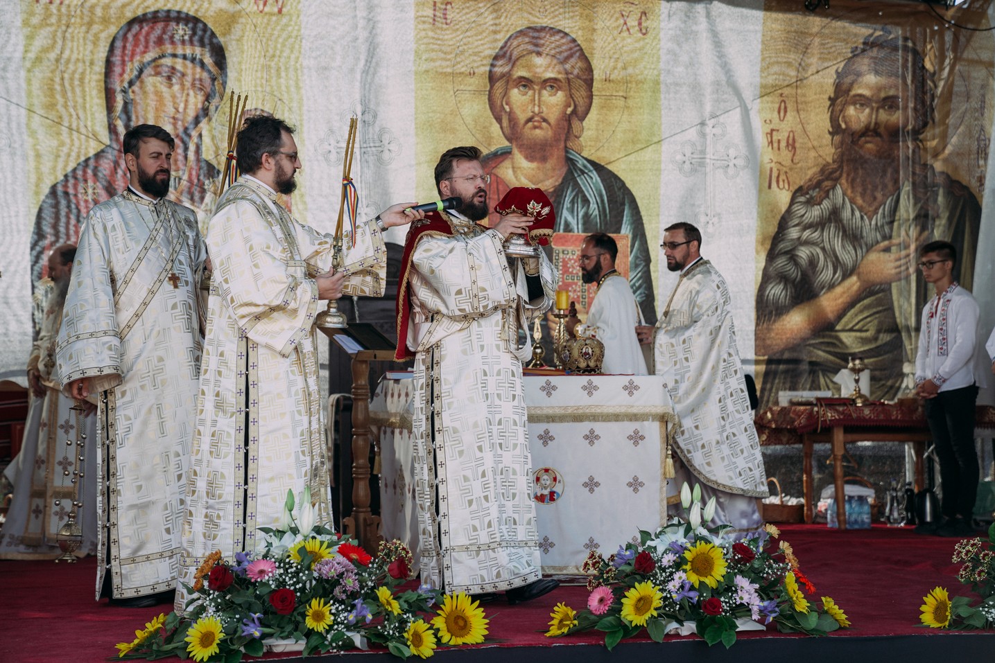 foto: Adrian Sârbu Un nou centru parohial la Rădeni-Neamț: „Dumnezeu nu îl lasă pe omul care se afundă în întunericul vieții”