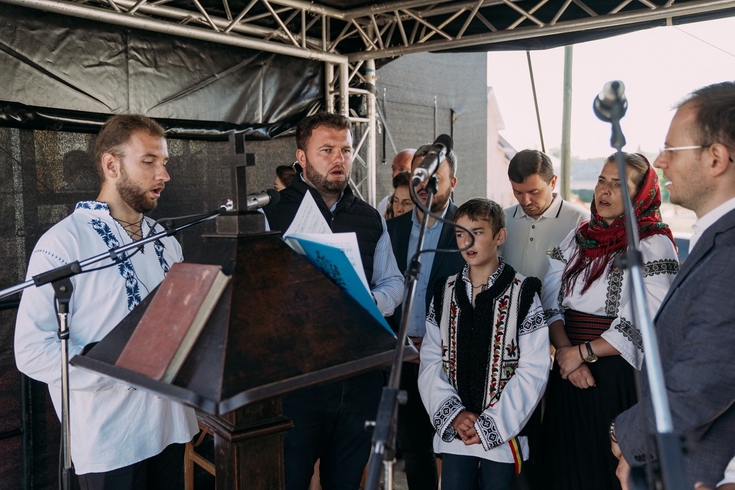 foto: Adrian Sârbu Un nou centru parohial la Rădeni-Neamț: „Dumnezeu nu îl lasă pe omul care se afundă în întunericul vieții”