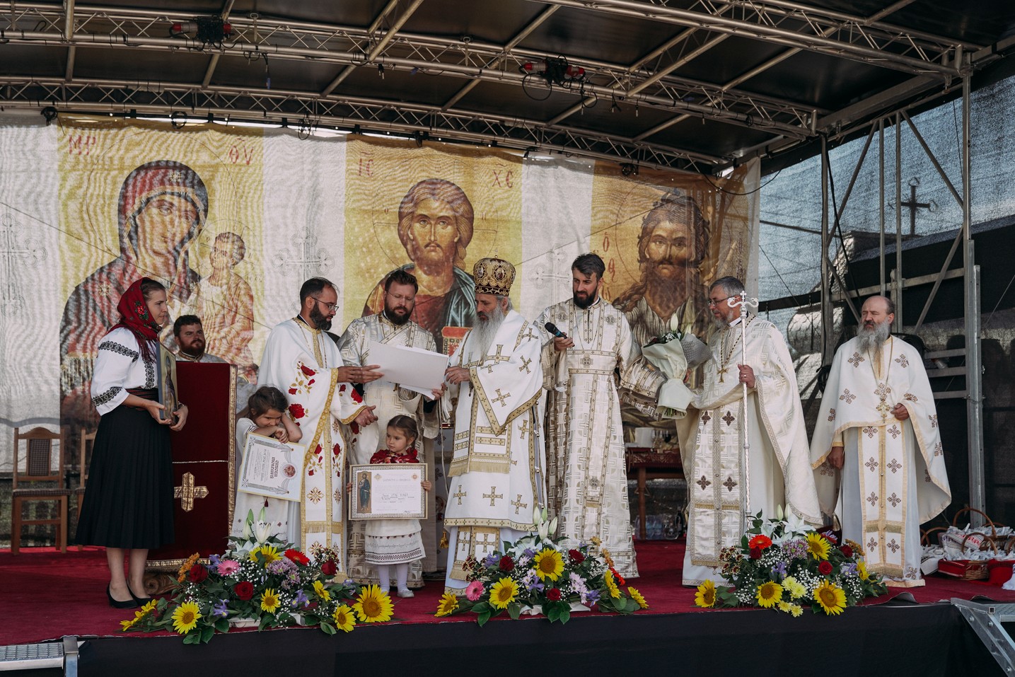 foto: Adrian Sârbu Un nou centru parohial la Rădeni-Neamț: „Dumnezeu nu îl lasă pe omul care se afundă în întunericul vieții”