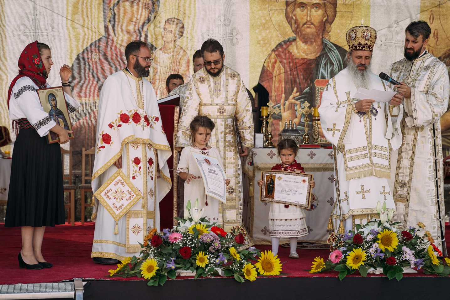 Un nou centru parohial la Rădeni-Neamț: „Dumnezeu nu îl lasă pe omul care se afundă în întunericul vieții”