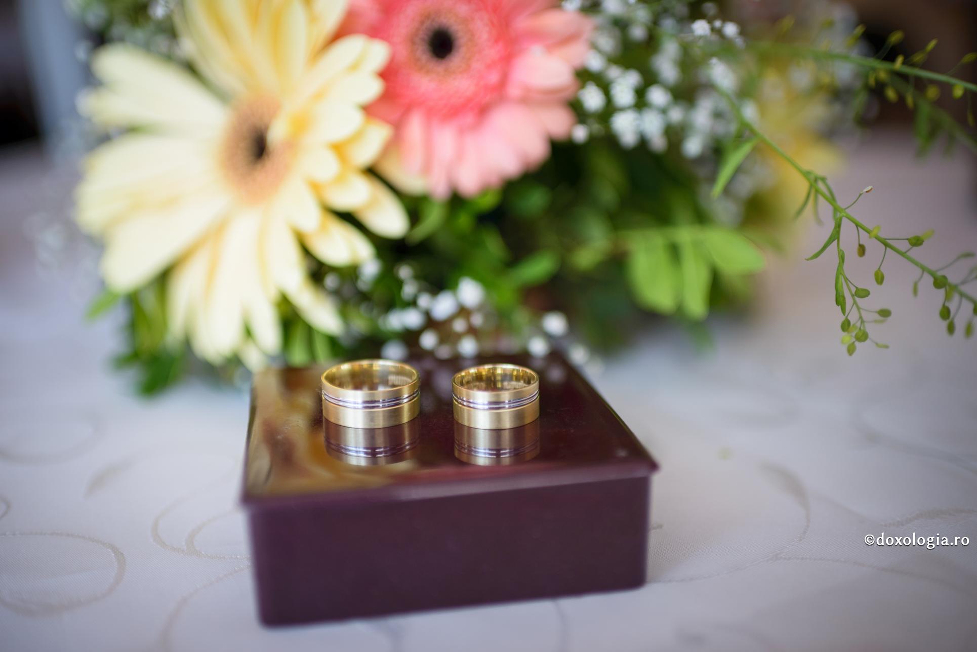 Să îi învățăm pe adolescenți că legătura sexuală are sacralitatea ei, dar numai în cadrul căsătoriei