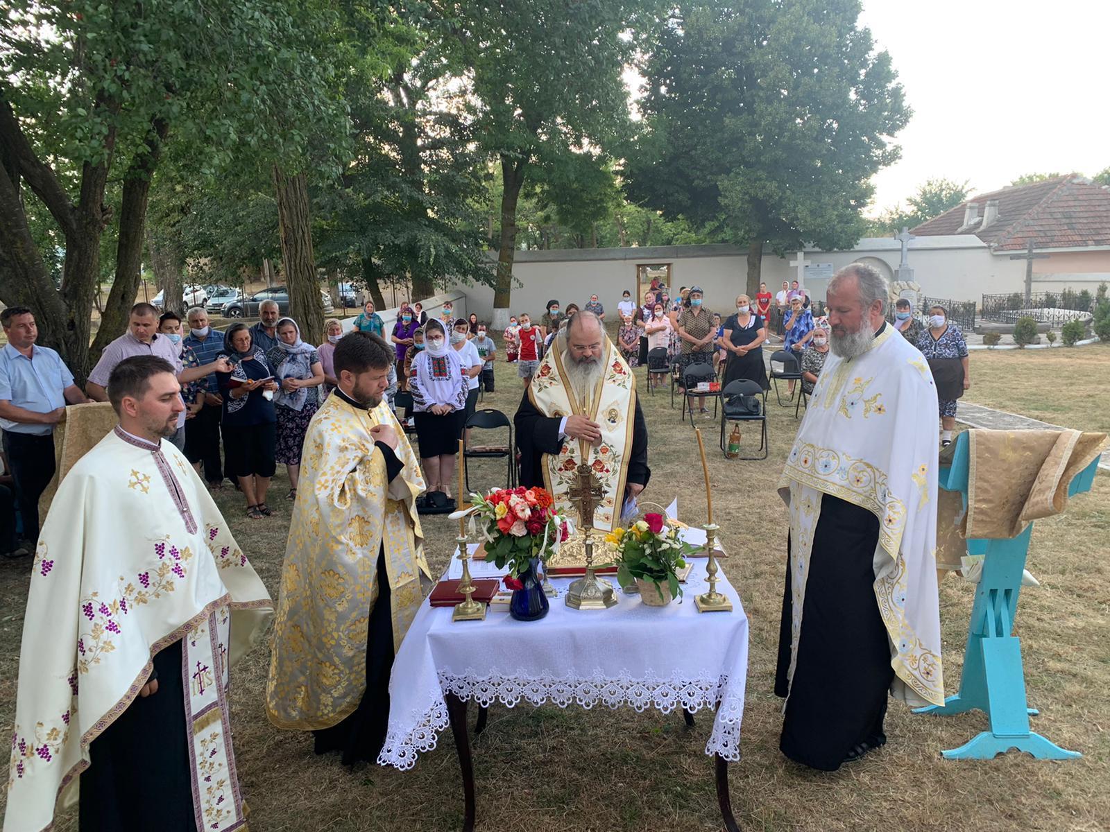 Slujbe arhiereşti în Eparhia Huşilor