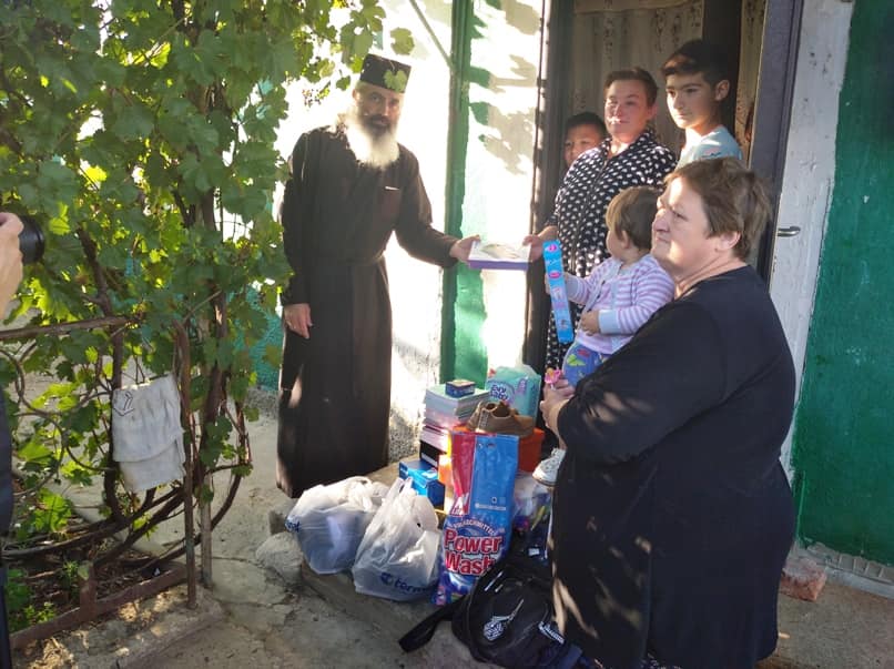 Sprijin pentru trei copii din familia Rasenco din partea Episcopiei de Bălţi Sprijin pentru trei copii din familia Rasenco din partea Episcopiei de Bălţi