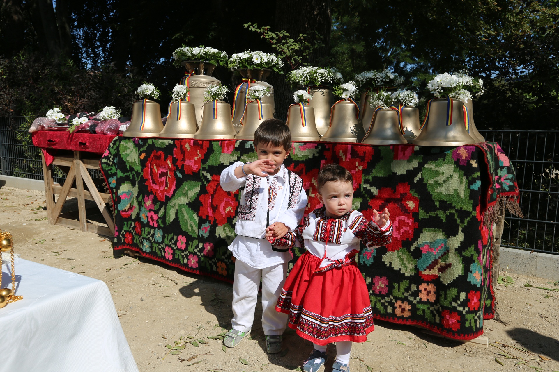 Arhiereii români din Germania au sfințit clopotele Aşezământului Bisericesc din München