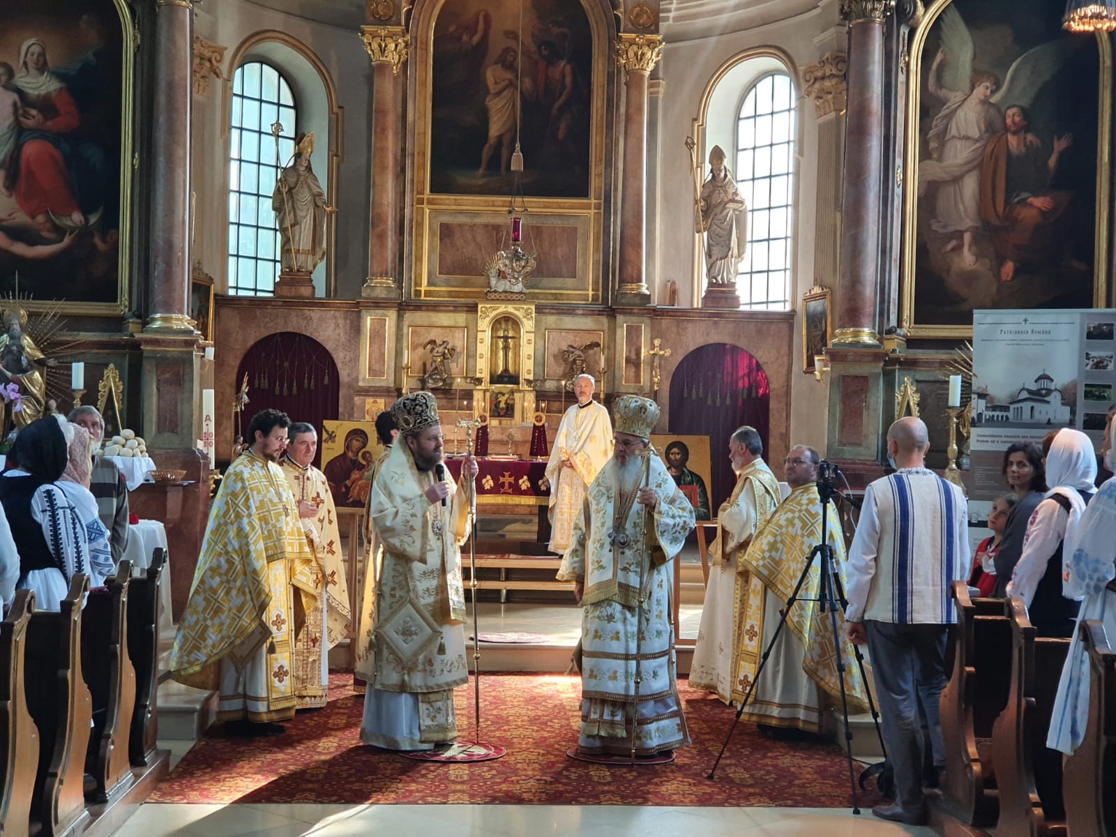 Arhiereii români din Germania au sfințit clopotele Aşezământului Bisericesc din München