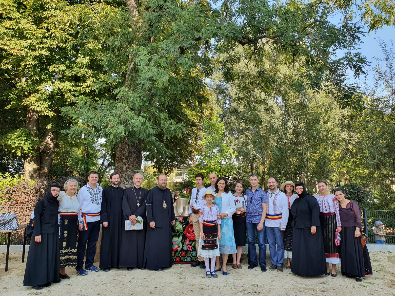 Arhiereii români din Germania au sfințit clopotele Aşezământului Bisericesc din München