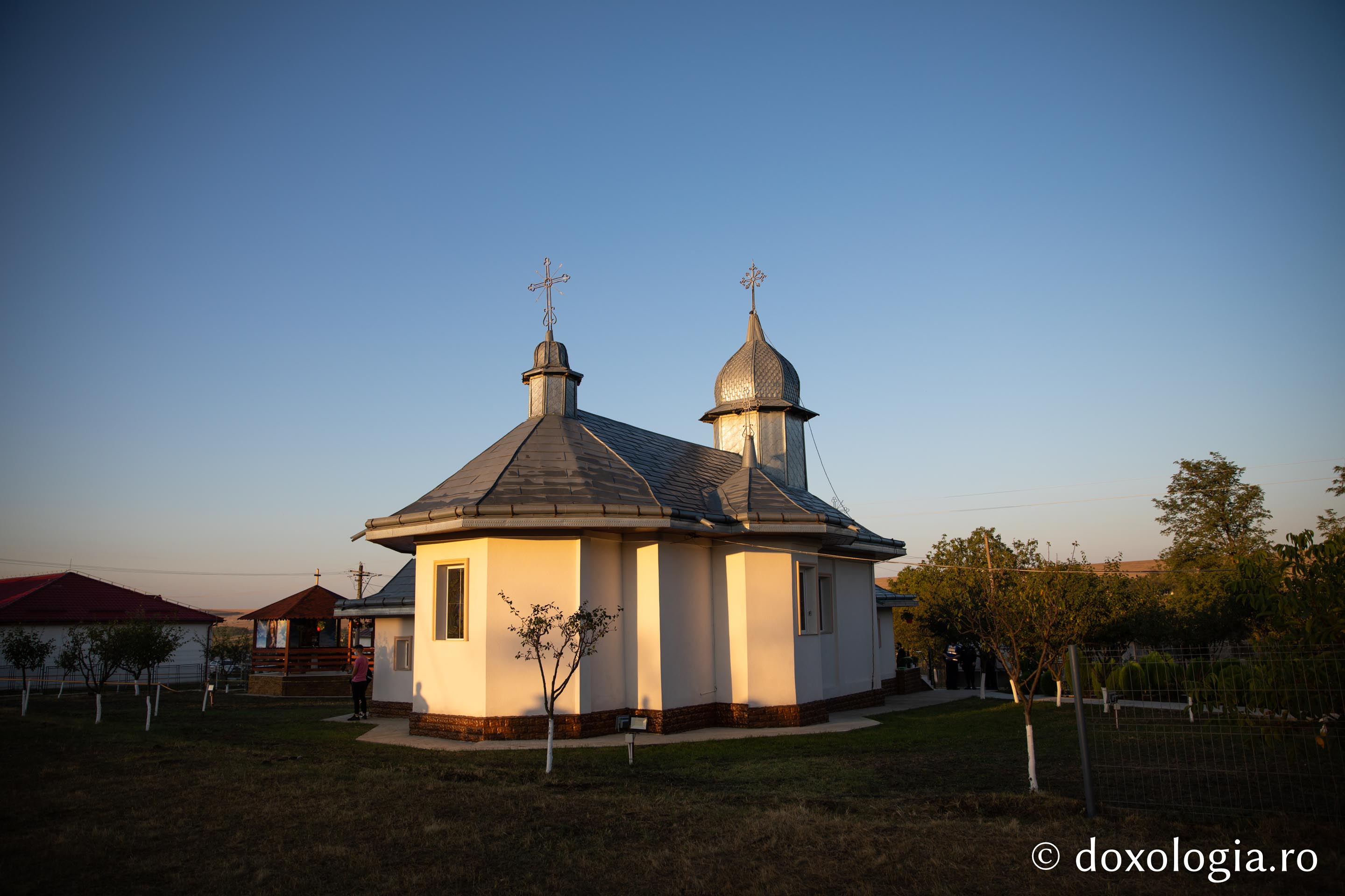foto: Bogdan Bulgariu Binecuvântări arhierești în parohiile din județul Iași