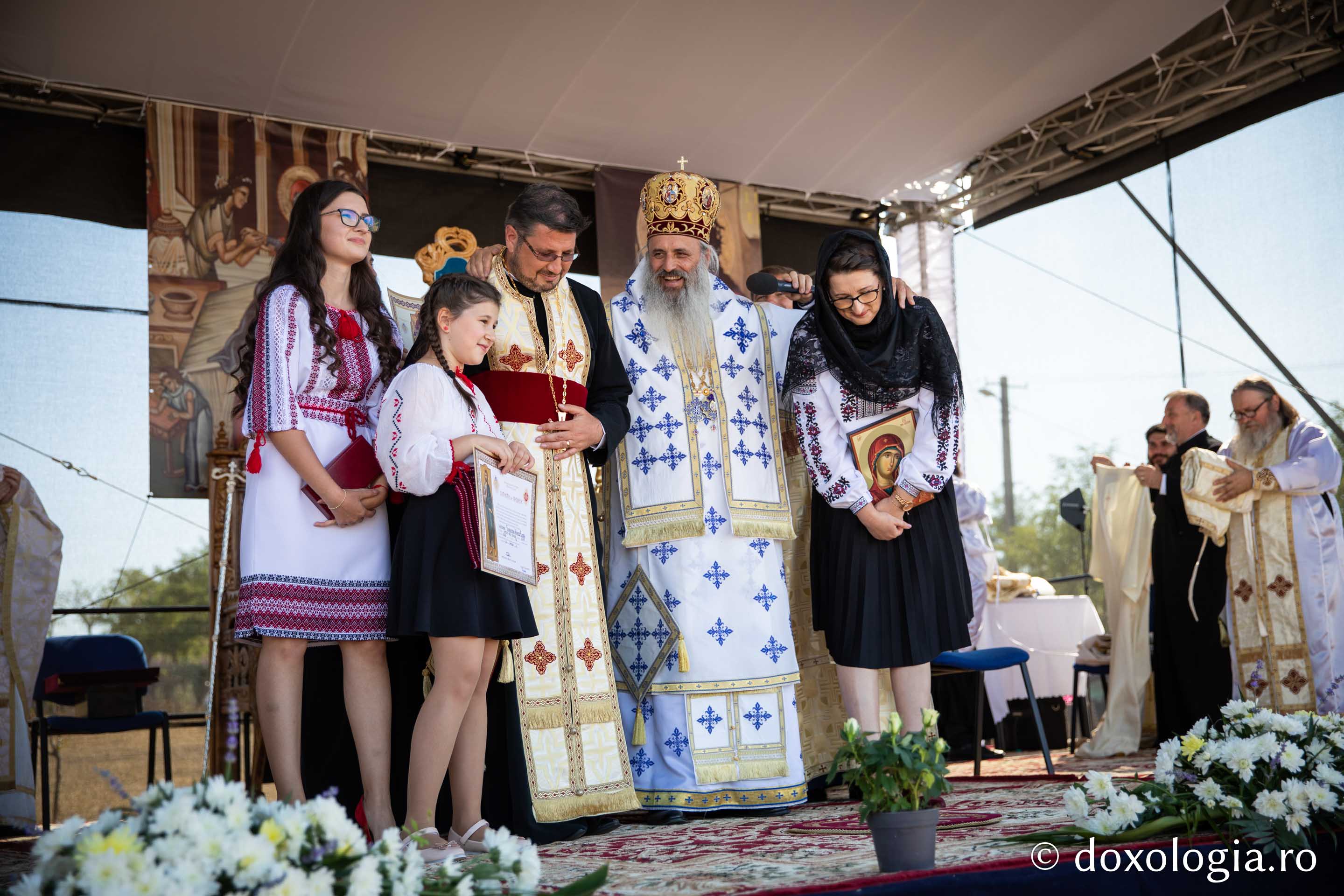 foto: Bogdan Bulgariu Binecuvântări arhierești în parohiile din județul Iași