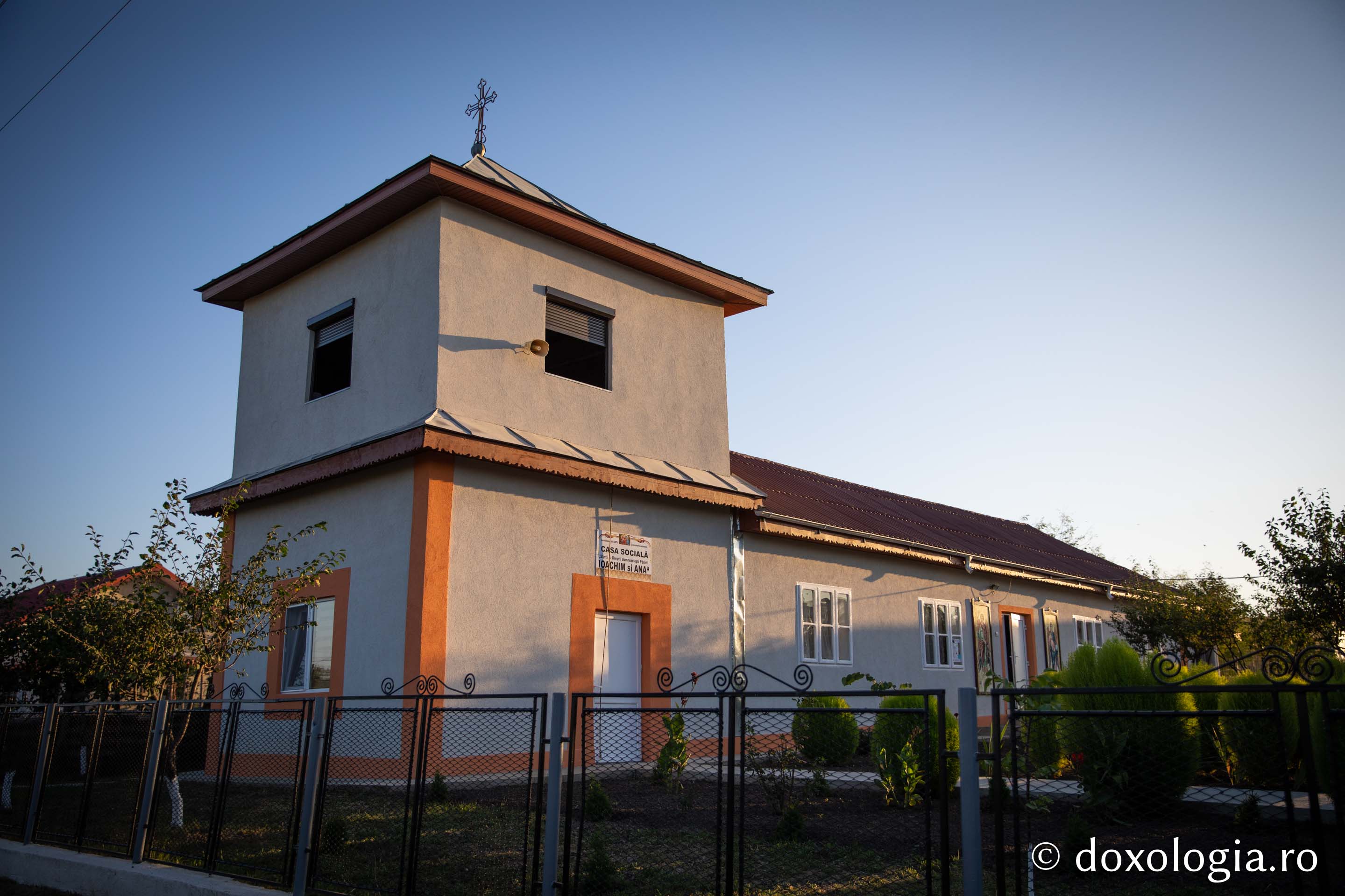 foto: Bogdan Bulgariu Binecuvântări arhierești în parohiile din județul Iași