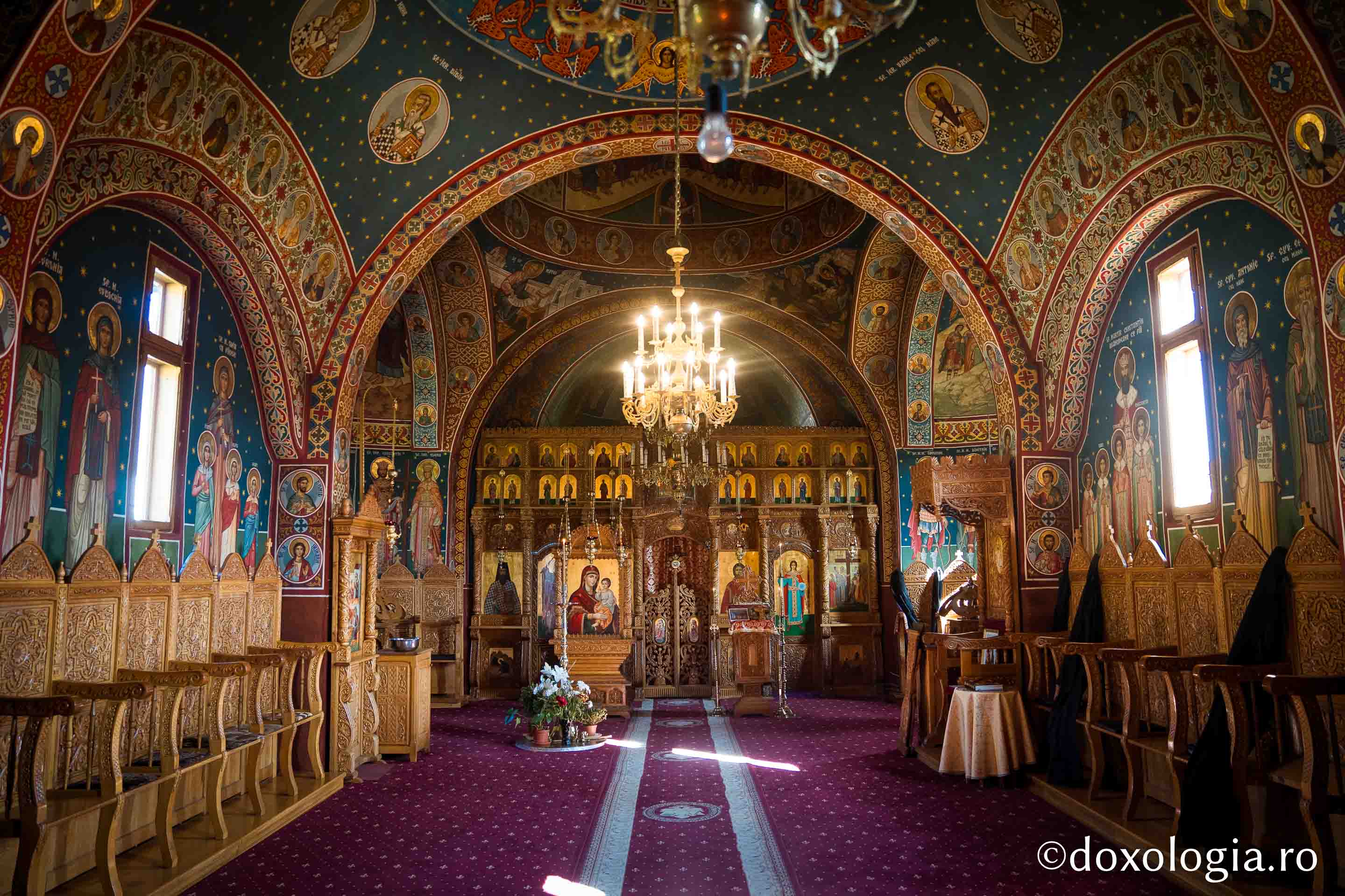 (Foto) Schitul „Înălțarea Sfintei Cruci”, Poiana lui Ioan – testamentul spiritual al Părintelui Paisie Olaru