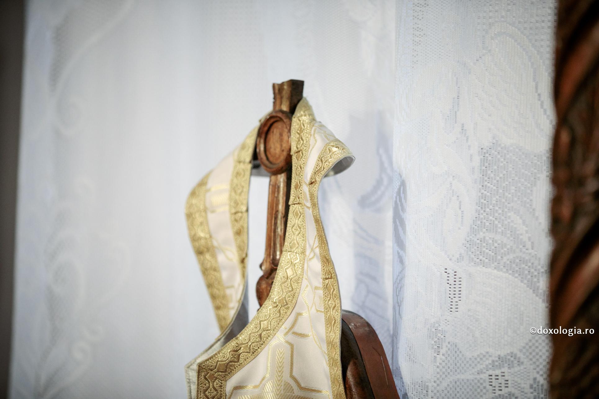 Dumnezeu și epitrahilul din sacoșă de rafie