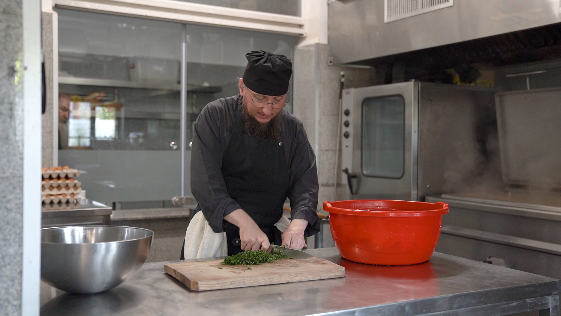 (Video) De ce e atât de bună mâncarea făcută la mănăstire? Noi am găsit răspunsul!