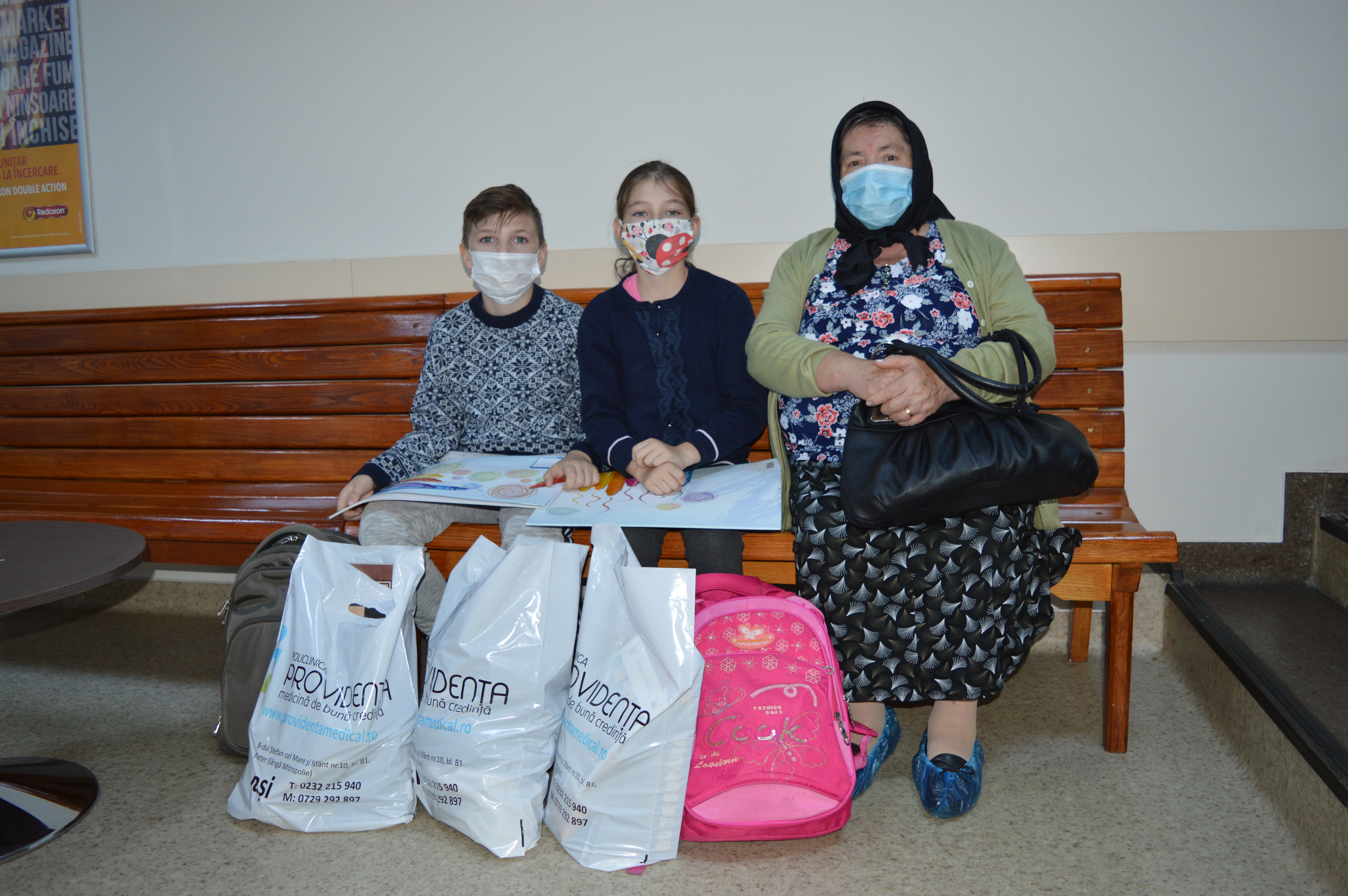 ,,Început de an şcolar cu hăinuțe și ghiozdan!” – Campanie umanitară desfășurată în Arhiepiscopia Iașilor
