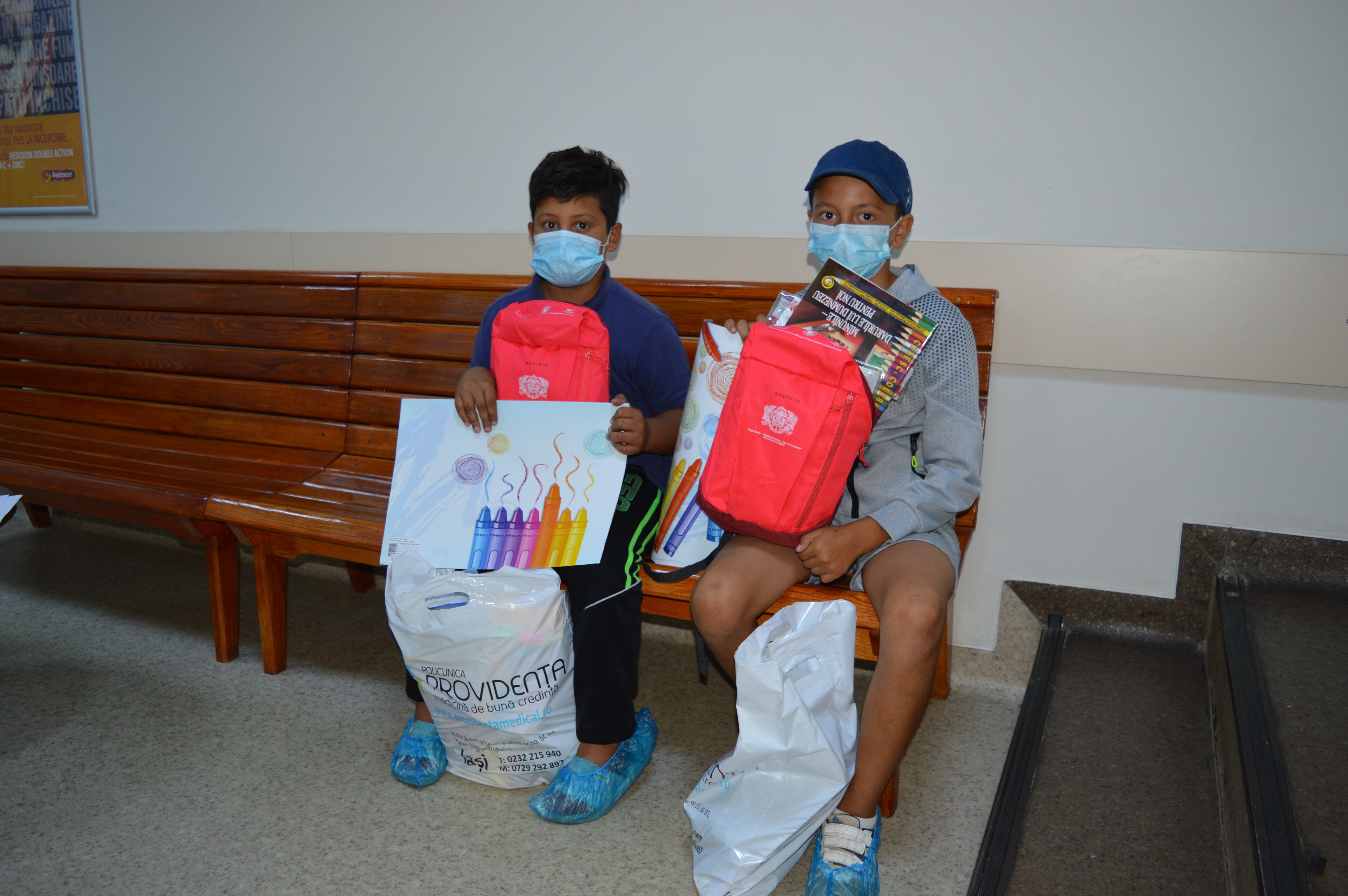 ,,Început de an şcolar cu hăinuțe și ghiozdan!” – Campanie umanitară desfășurată în Arhiepiscopia Iașilor