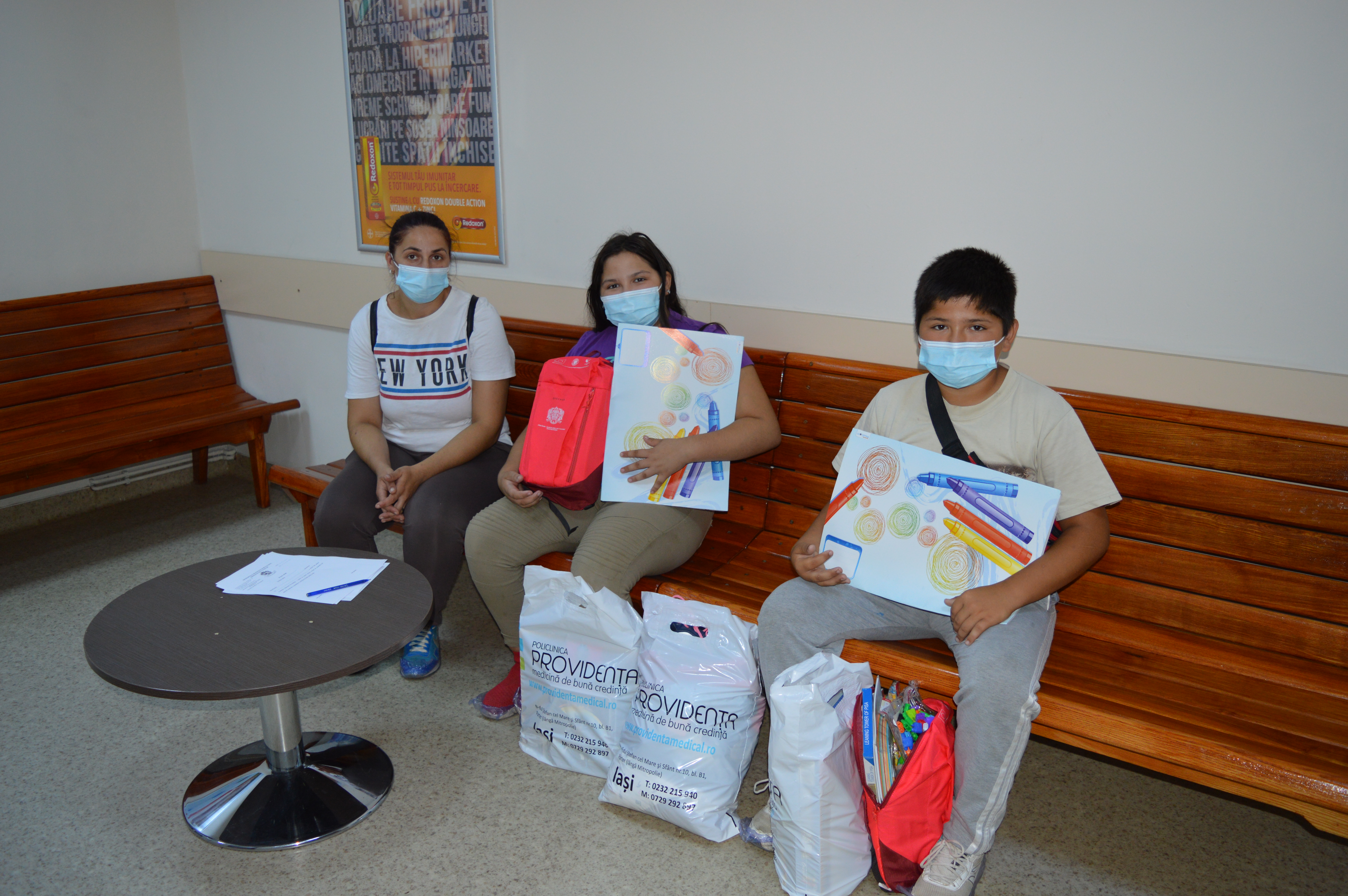 ,,Început de an şcolar cu hăinuțe și ghiozdan!” – Campanie umanitară desfășurată în Arhiepiscopia Iașilor