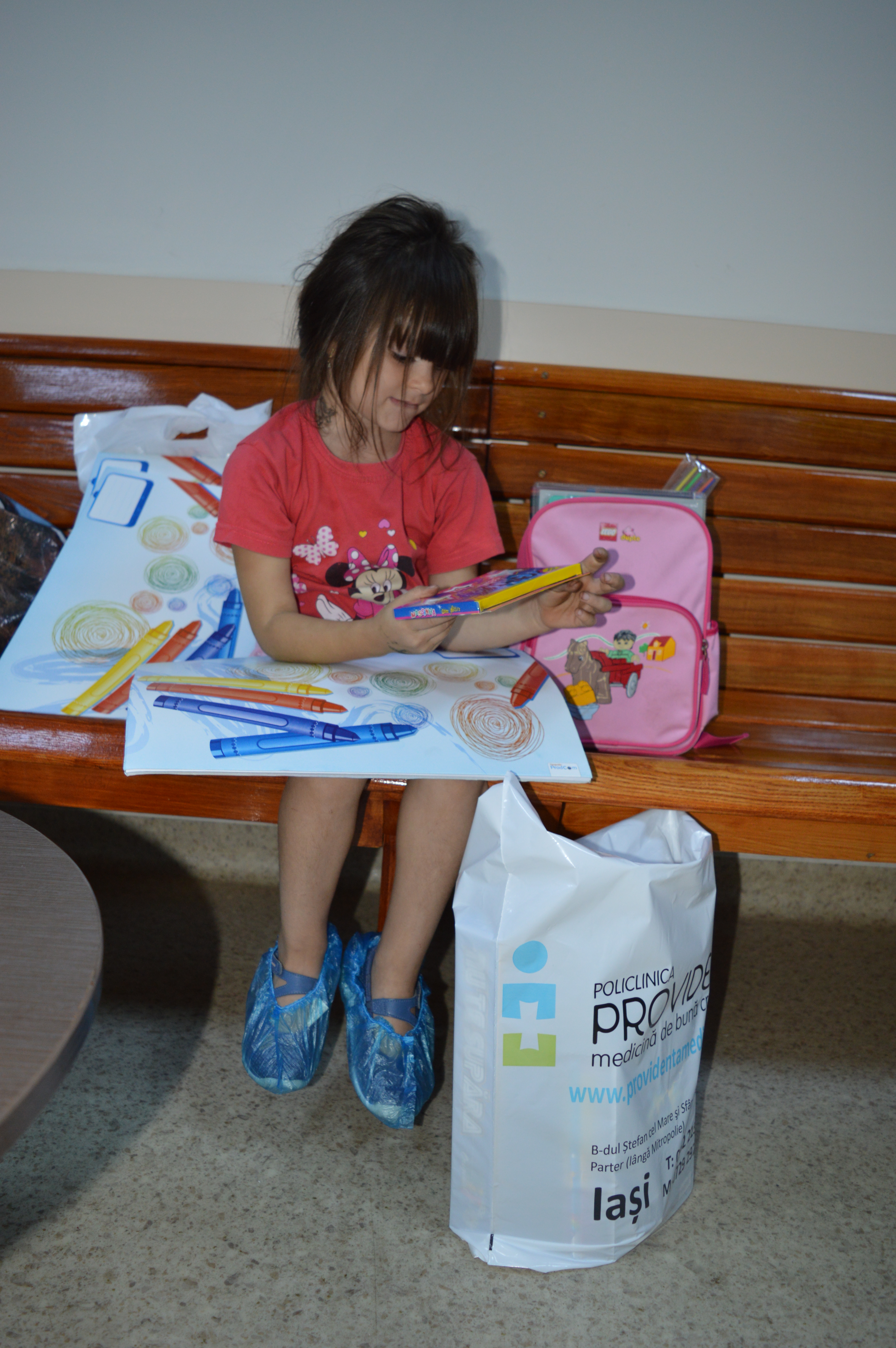 ,,Început de an şcolar cu hăinuțe și ghiozdan!” – Campanie umanitară desfășurată în Arhiepiscopia Iașilor