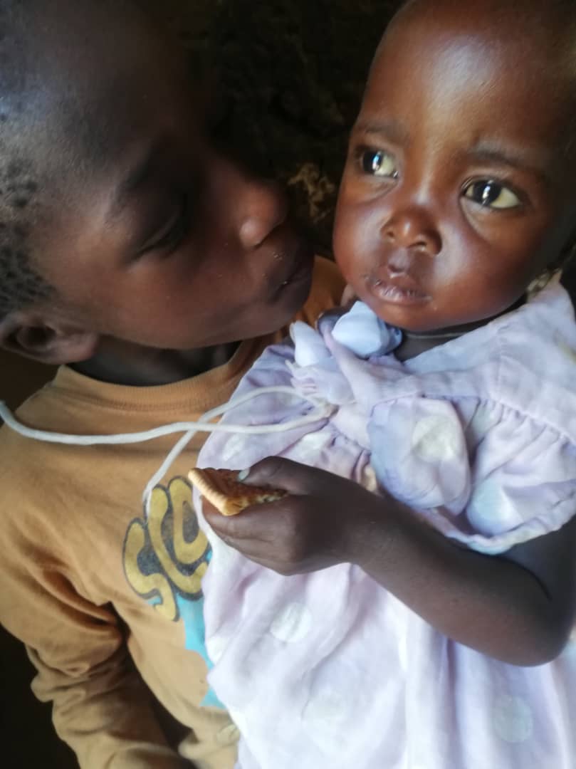 Cum s-au schimbat viețile lui Upendo și ale copiilor săi după ce au primit o casă și o vacă