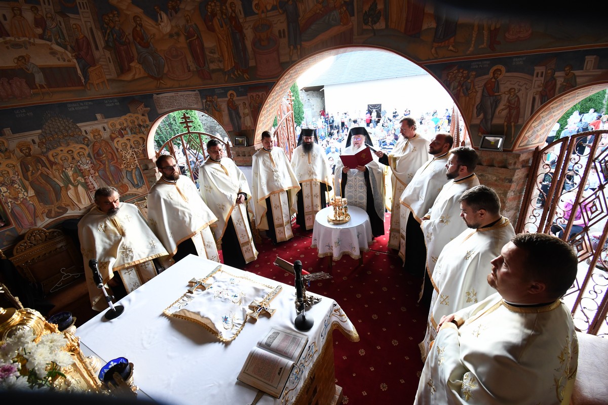 Liturghie arhierească la hramul Mănăstirii Hadâmbu