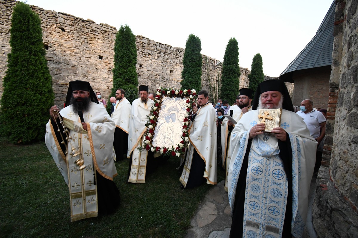Liturghie arhierească la hramul Mănăstirii Hadâmbu