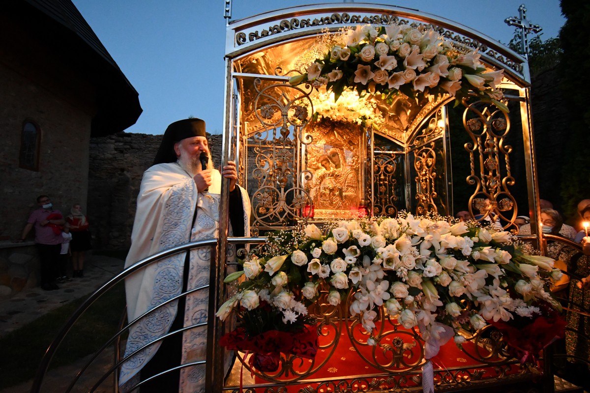 Liturghie arhierească la hramul Mănăstirii Hadâmbu