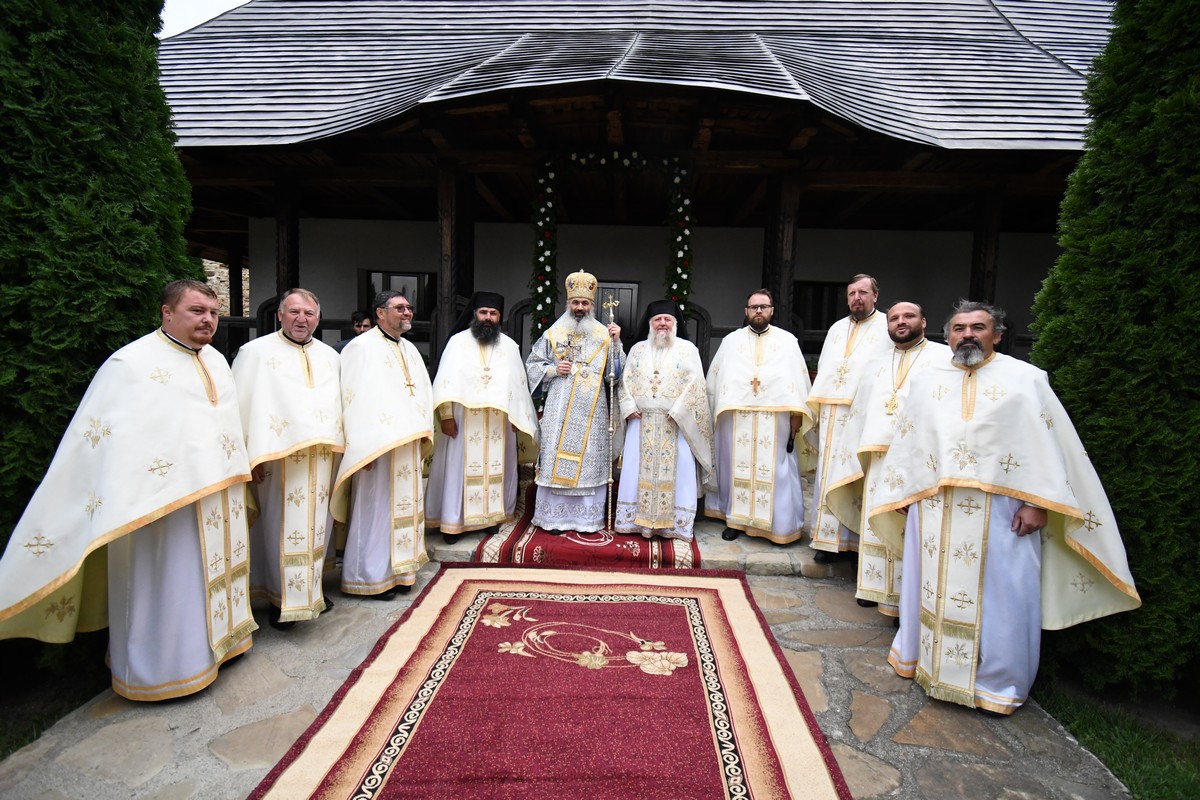 Liturghie arhierească la hramul Mănăstirii Hadâmbu