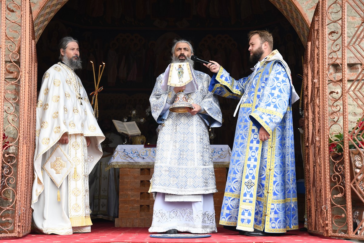Liturghie arhierească la hramul Mănăstirii Hadâmbu