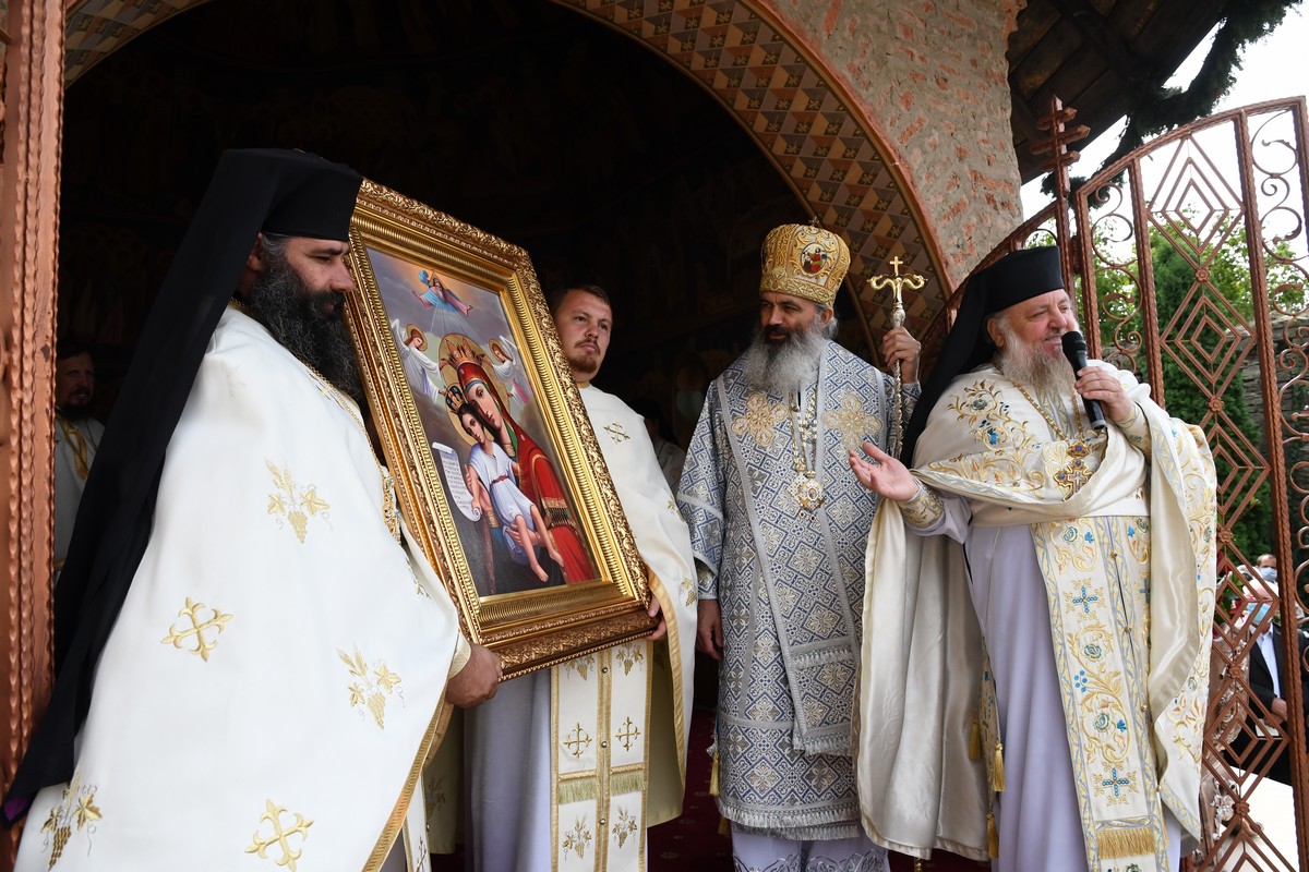 Liturghie arhierească la hramul Mănăstirii Hadâmbu